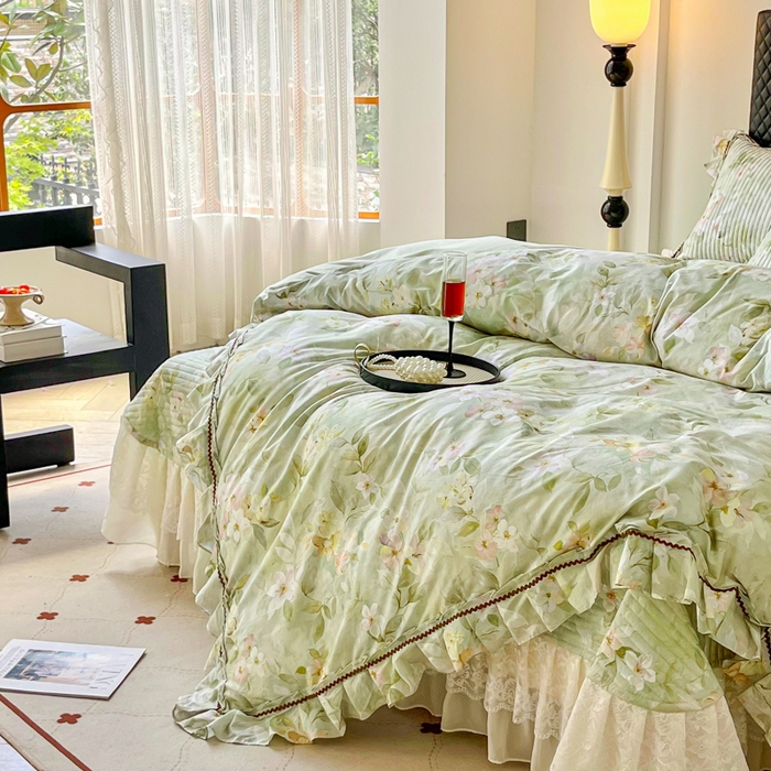 91家纺网 家纺一手货源 找家纺 胜权家纺 2026新款A类全棉法式13372数码印花夹棉床盖单品系列 花海绿