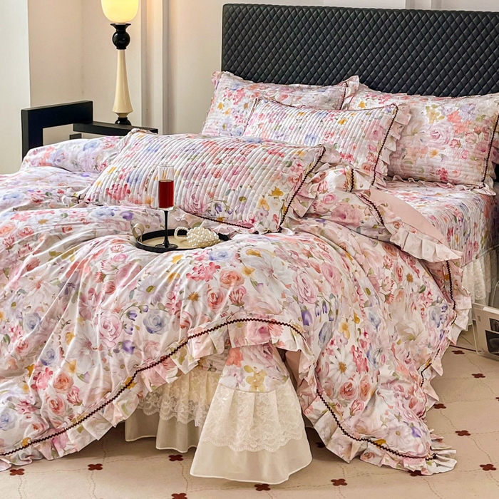 91家纺网 家纺一手货源 找家纺 胜权家纺 2026新款A类全棉法式13372数码印花夹棉床盖单品系列 锦绣繁华粉