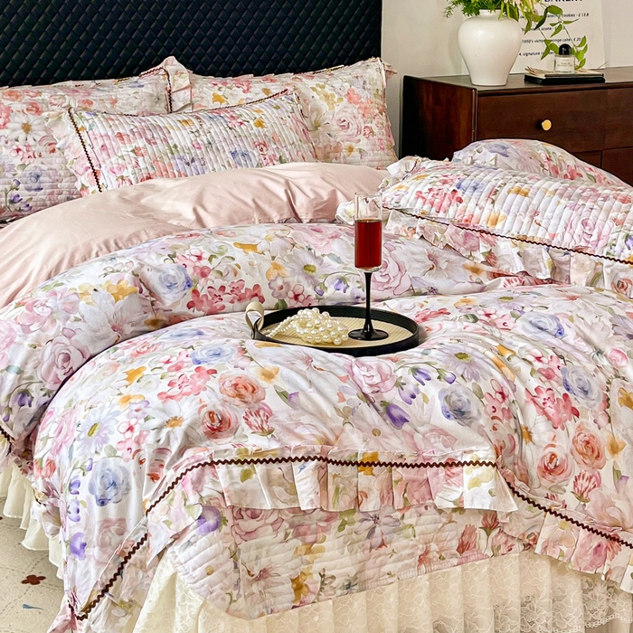 91家纺网 家纺一手货源 找家纺 胜权家纺 2026新款A类全棉法式13372数码印花夹棉床盖单品系列 锦绣繁华粉