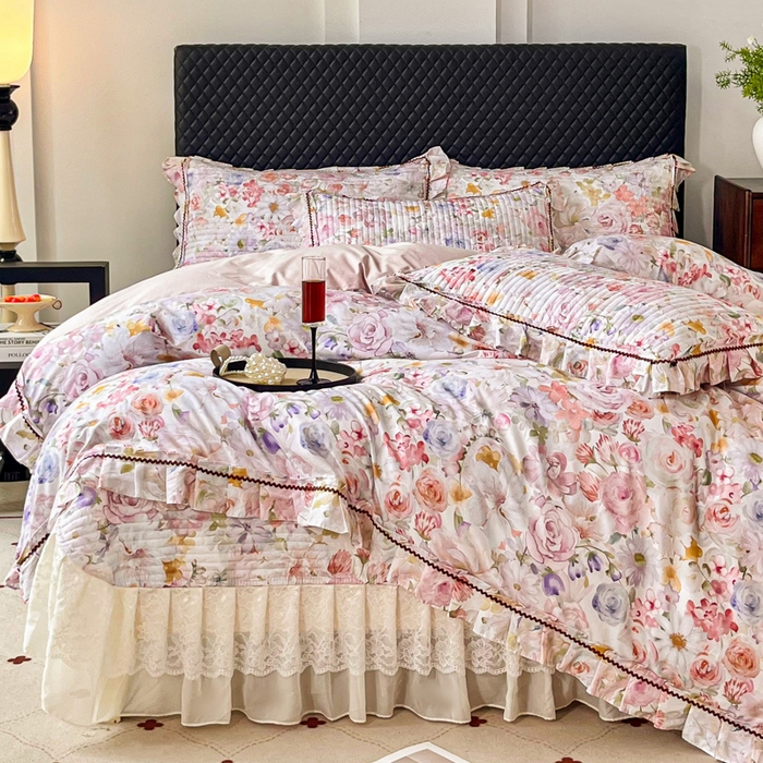 91家纺网 家纺一手货源 找家纺 胜权家纺 2026新款A类全棉法式13372数码印花夹棉床盖单品系列 锦绣繁华粉