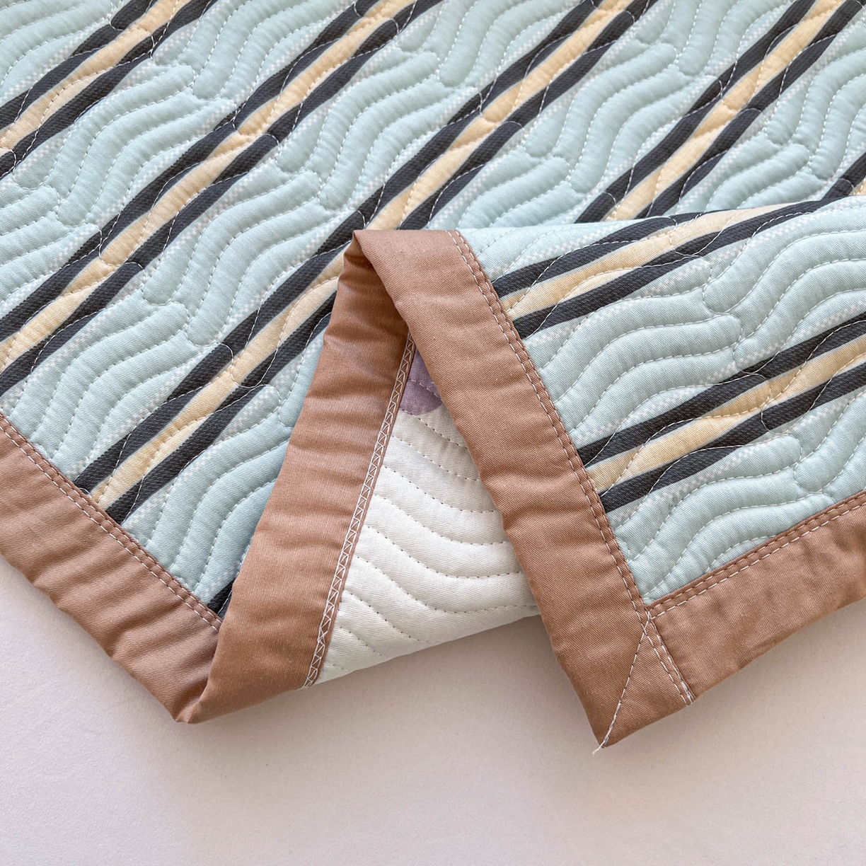 91家纺网 家纺一手货源 找家纺 梦精灵家纺 2026新款纯棉床盖单件全棉绗缝夹棉床单 四季通用榻榻米防滑学生宿舍单人被套枕套 云拓