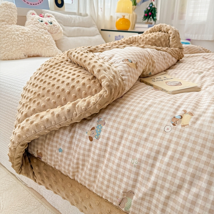 91家纺网 家纺一手货源 找家纺 小桃姐家纺 2025新款全棉豆豆绒儿童被 被子被芯 俏皮狗