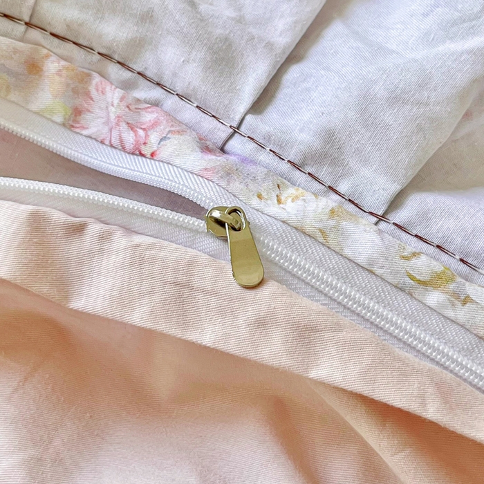 91家纺网 家纺一手货源 找家纺 胜权家纺 2026新款A类全棉法式13372数码印花夹棉床盖单品系列 妙颜粉