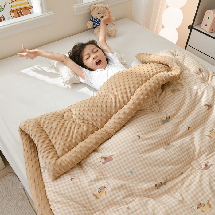 91家纺网 家纺一手货源 找家纺 小桃姐家纺 2025新款全棉豆豆绒儿童被 被子被芯 俏皮狗