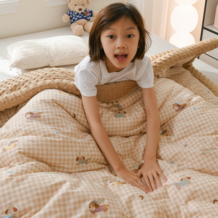 91家纺网 家纺一手货源 找家纺 小桃姐家纺 2025新款全棉豆豆绒儿童被 被子被芯 俏皮狗