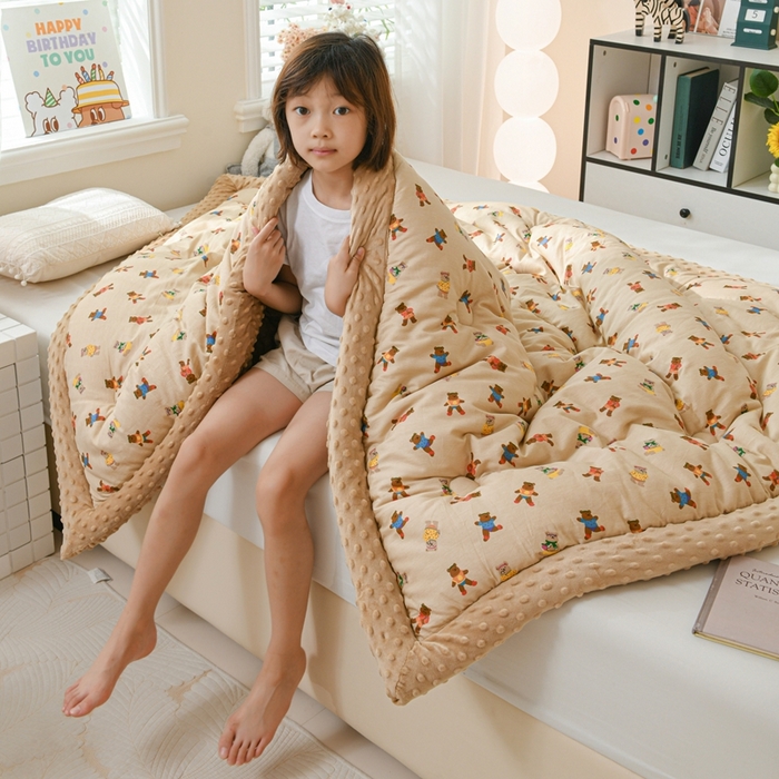 91家纺网 家纺一手货源 找家纺 小桃姐家纺 2025新款全棉豆豆绒儿童被 被子被芯 熊大大