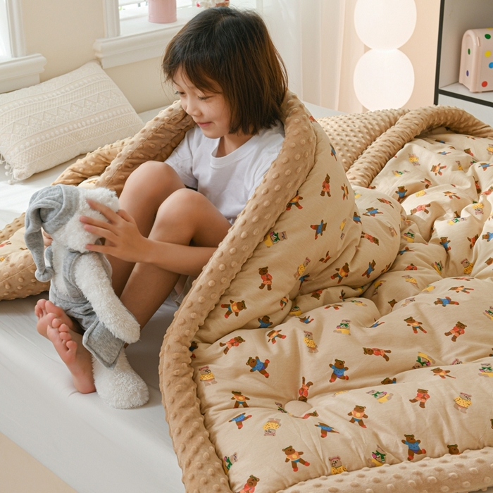 91家纺网 家纺一手货源 找家纺 小桃姐家纺 2025新款全棉豆豆绒儿童被 被子被芯 熊大大