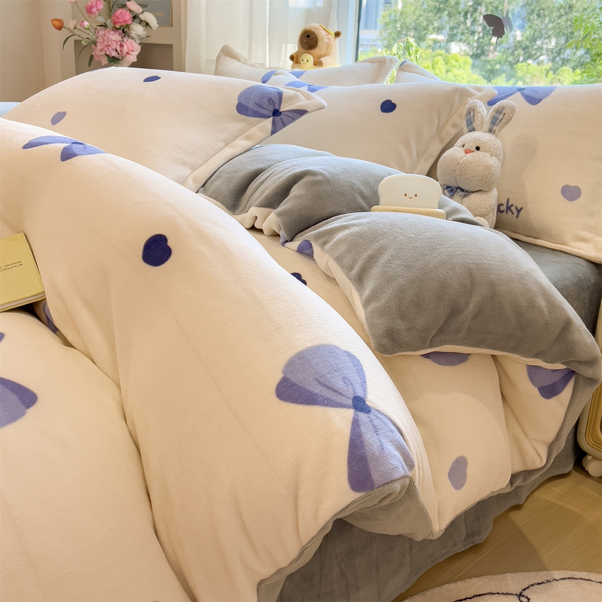 91家纺网 家纺一手货源 找家纺 布凡家居 2026新款190g高克重牛奶绒印花四件套 紫蝶幸运曲