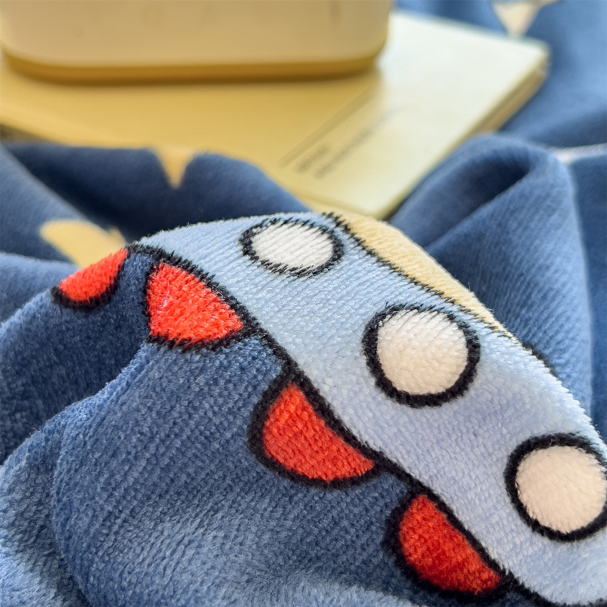 91家纺网 家纺一手货源 找家纺 布凡家居 2026新款190g高克重牛奶绒印花四件套 宇航员