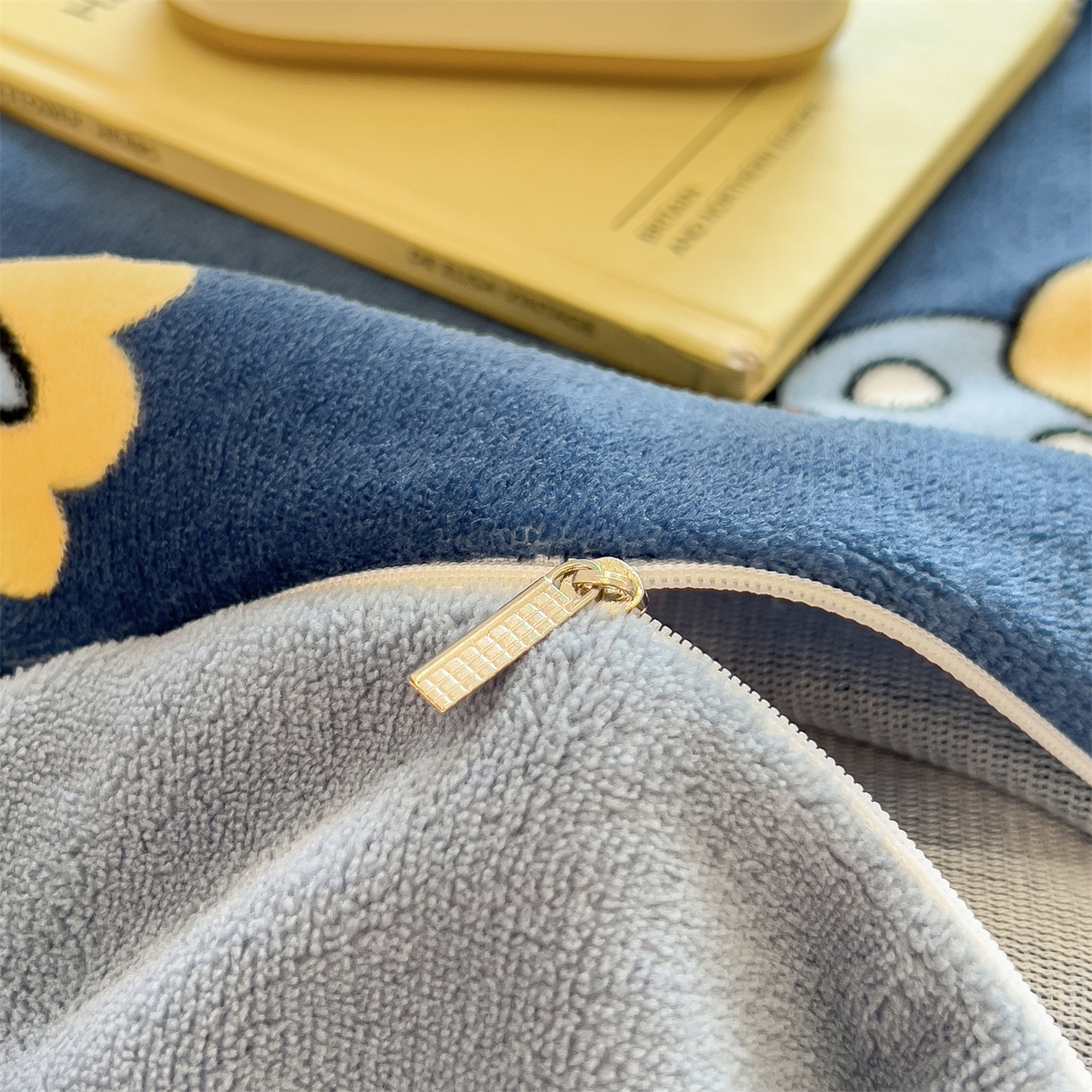 91家纺网 家纺一手货源 找家纺 布凡家居 2026新款190g高克重牛奶绒印花四件套 宇航员