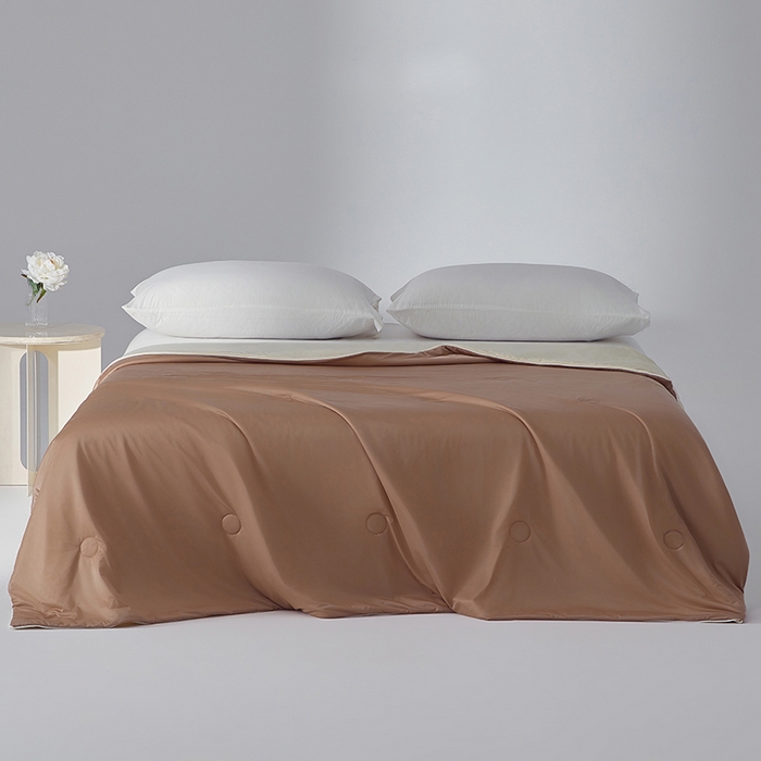 91家纺网 家纺一手货源 找家纺 梦恬佳 2025新款A类凉感丝夏凉被 杏仁咖