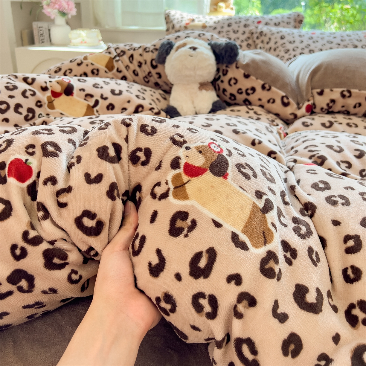 91家纺网 家纺一手货源 找家纺 布凡家居 2026新款190g高克重牛奶绒印花四件套 豹纹腊肠