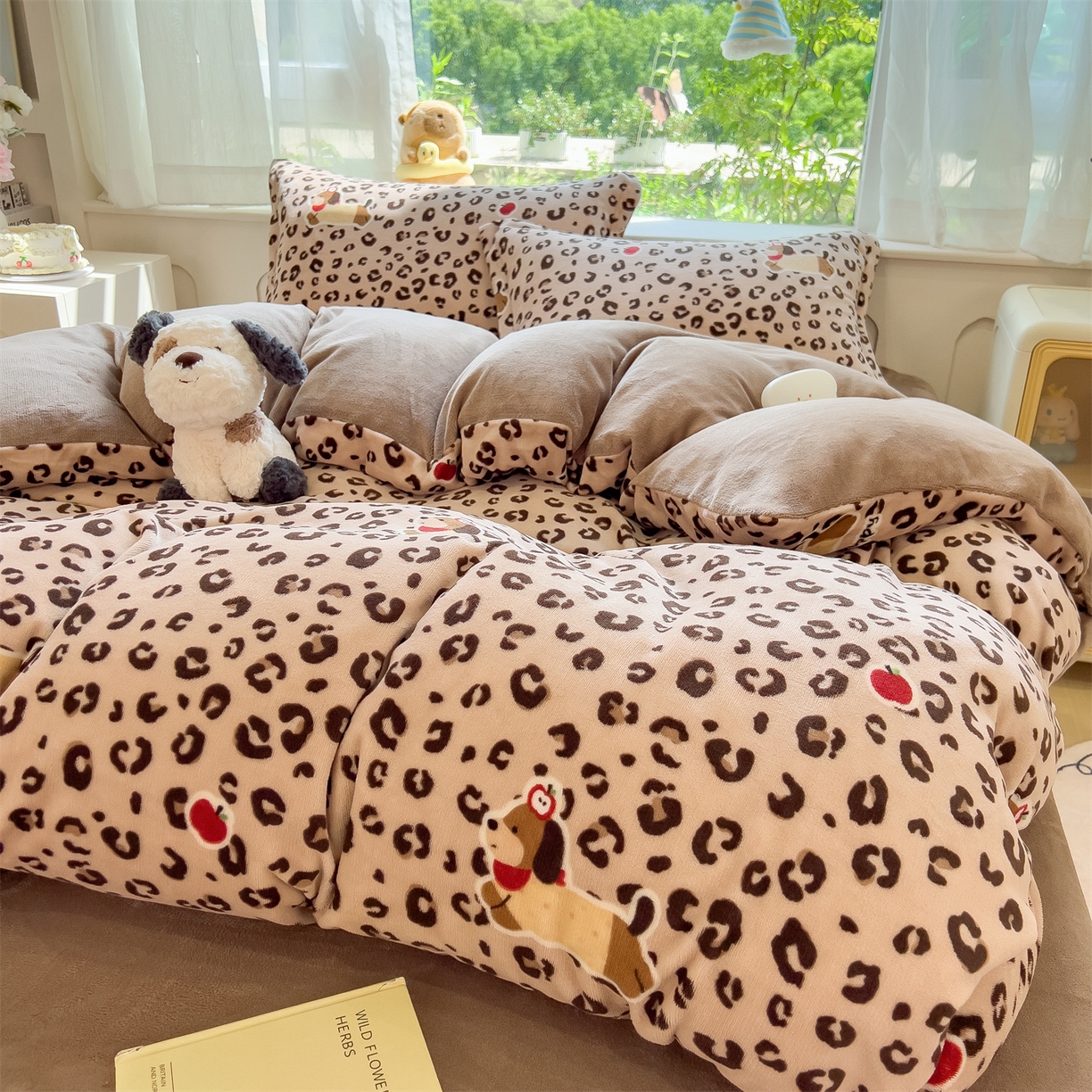 91家纺网 家纺一手货源 找家纺 布凡家居 2026新款190g高克重牛奶绒印花四件套 豹纹腊肠