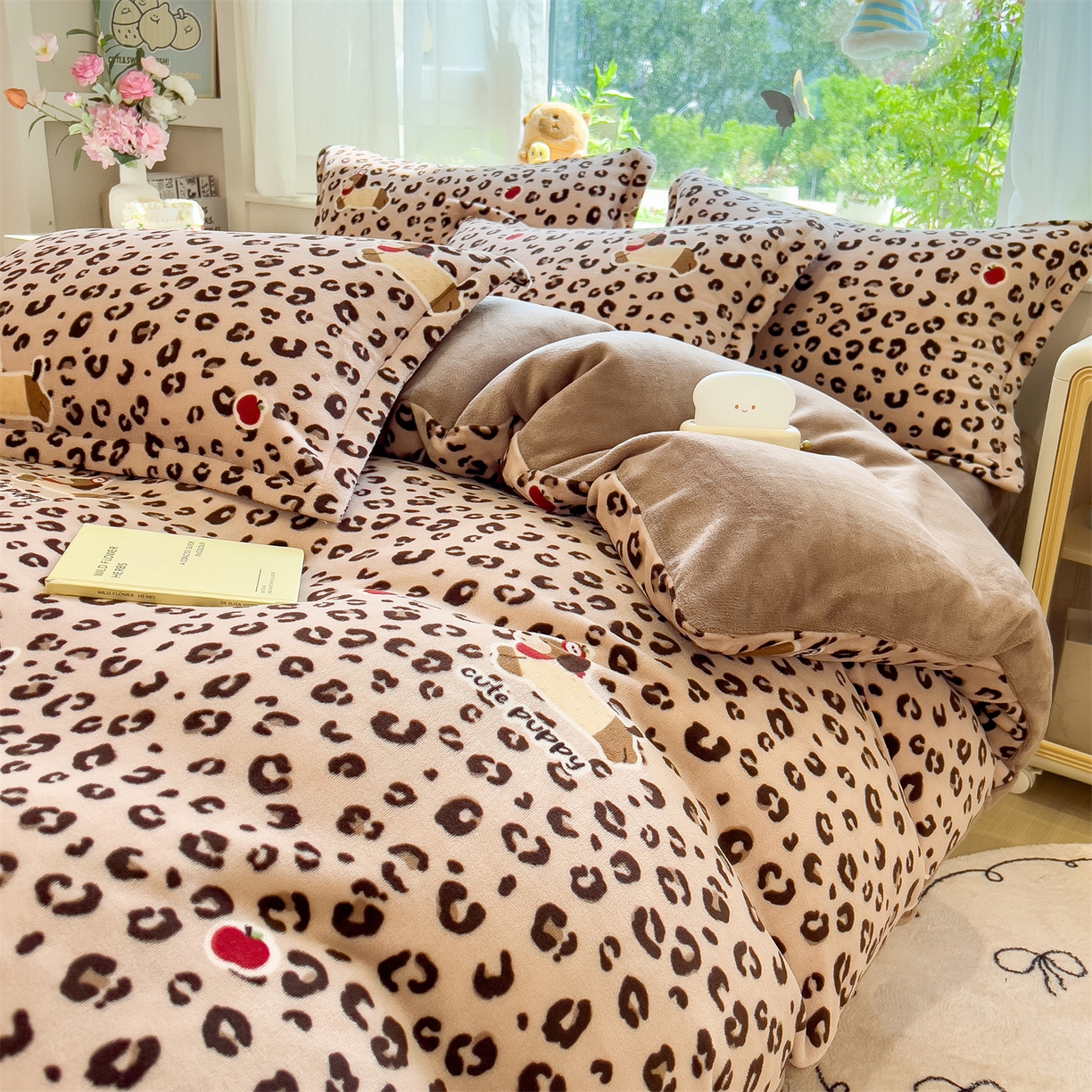 91家纺网 家纺一手货源 找家纺 布凡家居 2026新款190g高克重牛奶绒印花四件套 豹纹腊肠