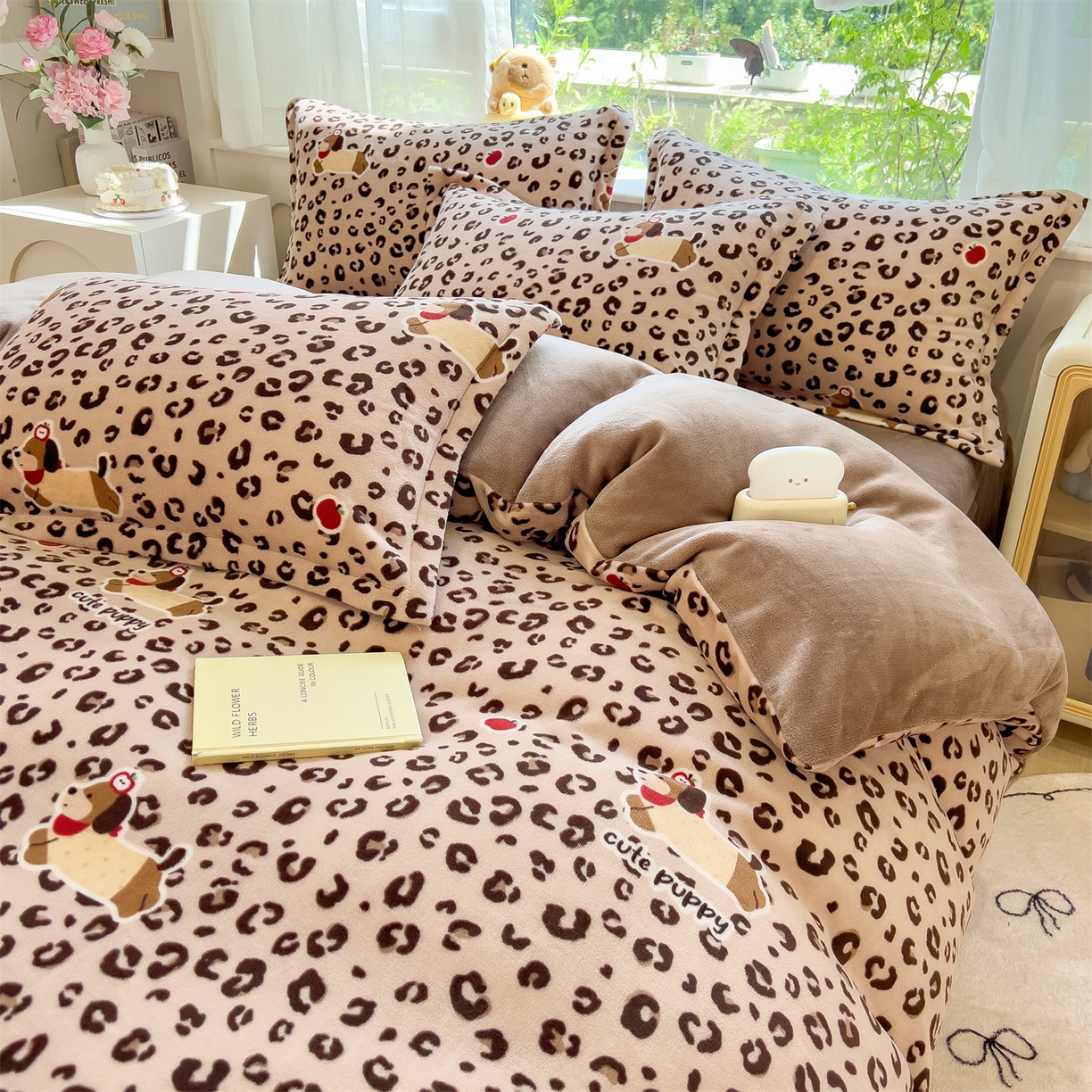 91家纺网 家纺一手货源 找家纺 布凡家居 2026新款190g高克重牛奶绒印花四件套 豹纹腊肠