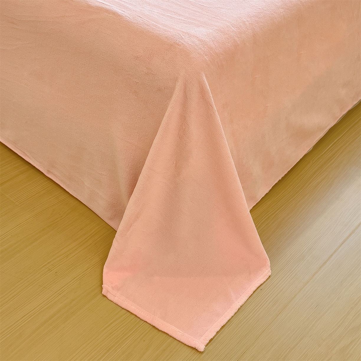 91家纺网 家纺一手货源 找家纺 布凡家居 2026新款190g高克重牛奶绒印花四件套 草莓兔