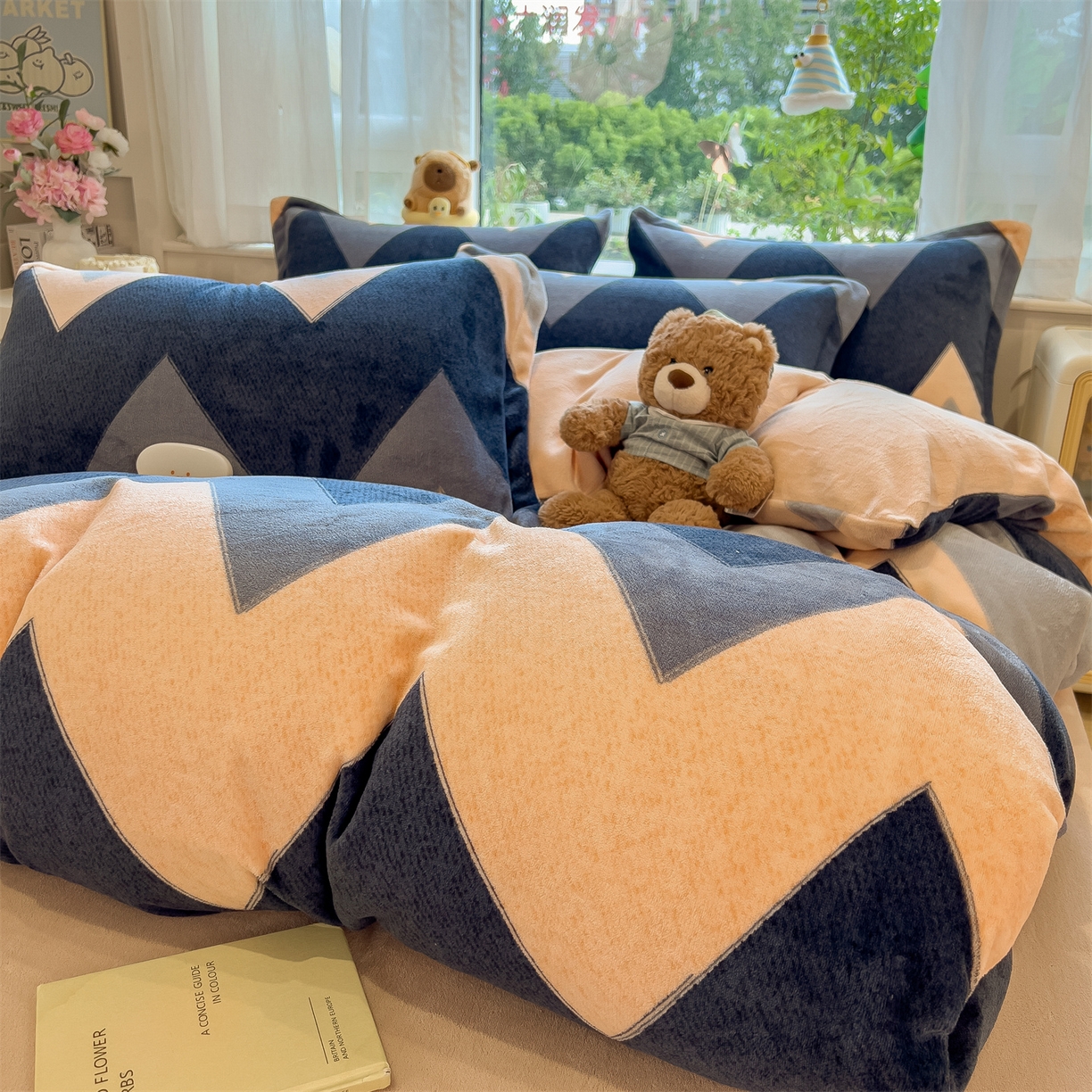 91家纺网 家纺一手货源 找家纺 布凡家居 2026新款190g高克重牛奶绒印花四件套 层浪