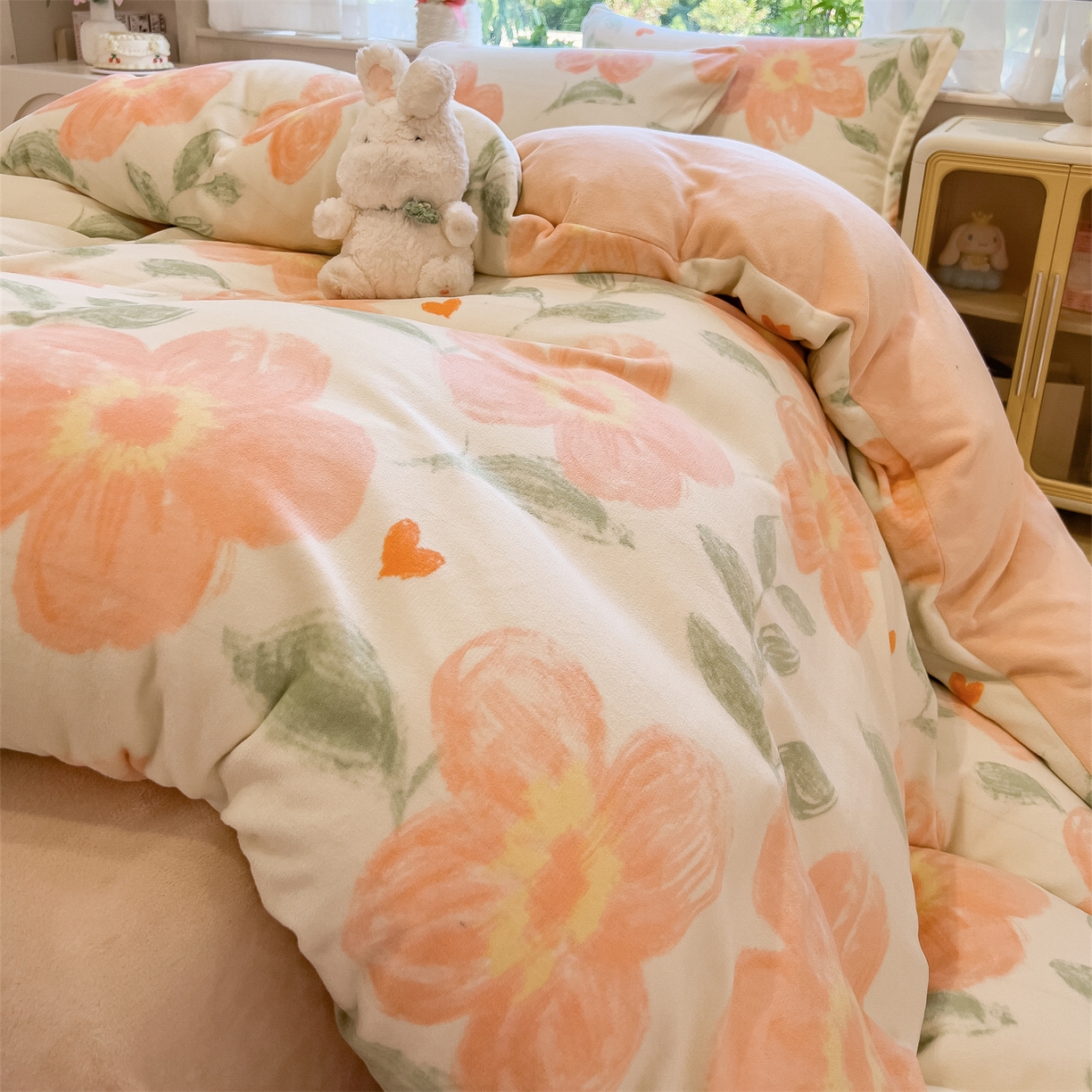 91家纺网 家纺一手货源 找家纺 布凡家居 2026新款190g高克重牛奶绒印花四件套 橙花漫语