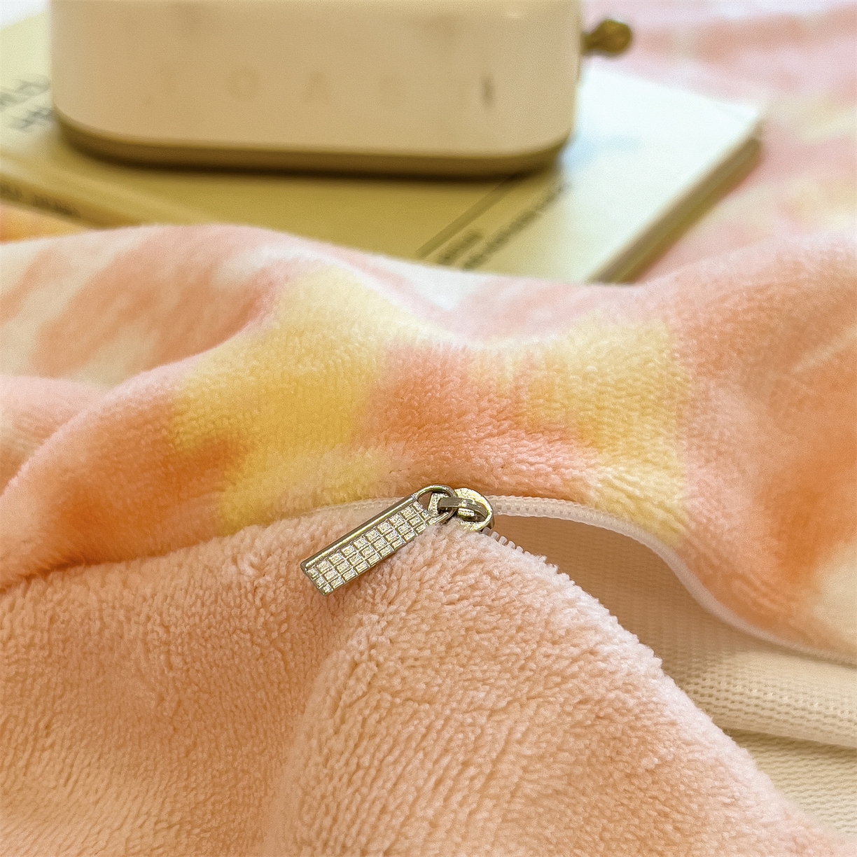 91家纺网 家纺一手货源 找家纺 布凡家居 2026新款190g高克重牛奶绒印花四件套 橙花漫语