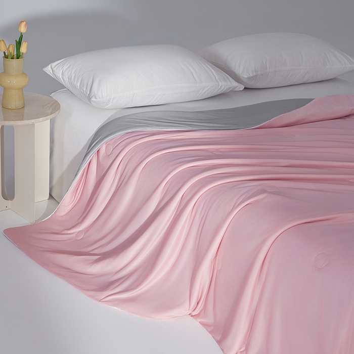 91家纺网 家纺一手货源 找家纺 梦恬佳 2025新款A类凉感丝夏凉被 烟粉