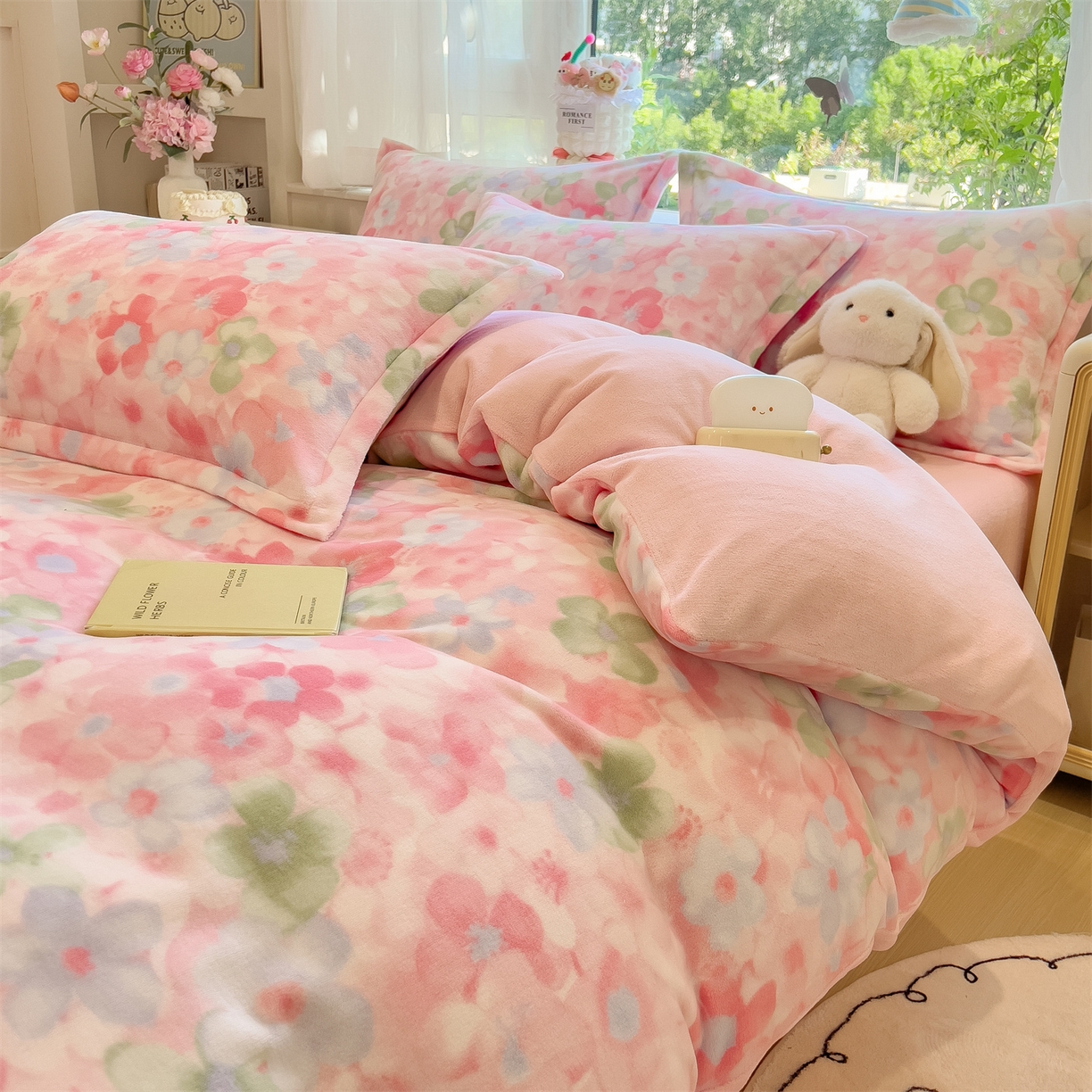 91家纺网 家纺一手货源 找家纺 布凡家居 2026新款190g高克重牛奶绒印花四件套 晴窗花叙