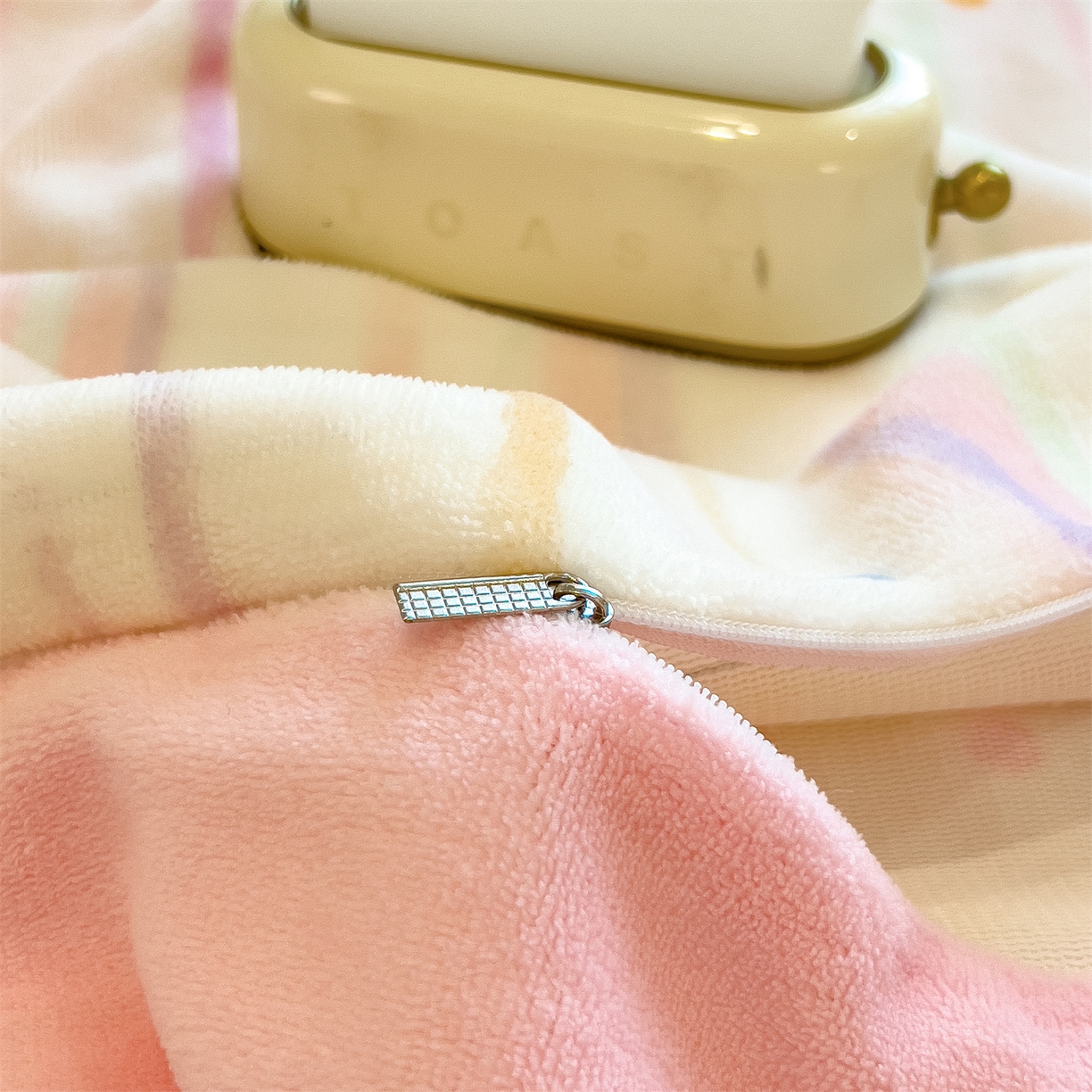 91家纺网 家纺一手货源 找家纺 布凡家居 2026新款190g高克重牛奶绒印花四件套 甜梦流星