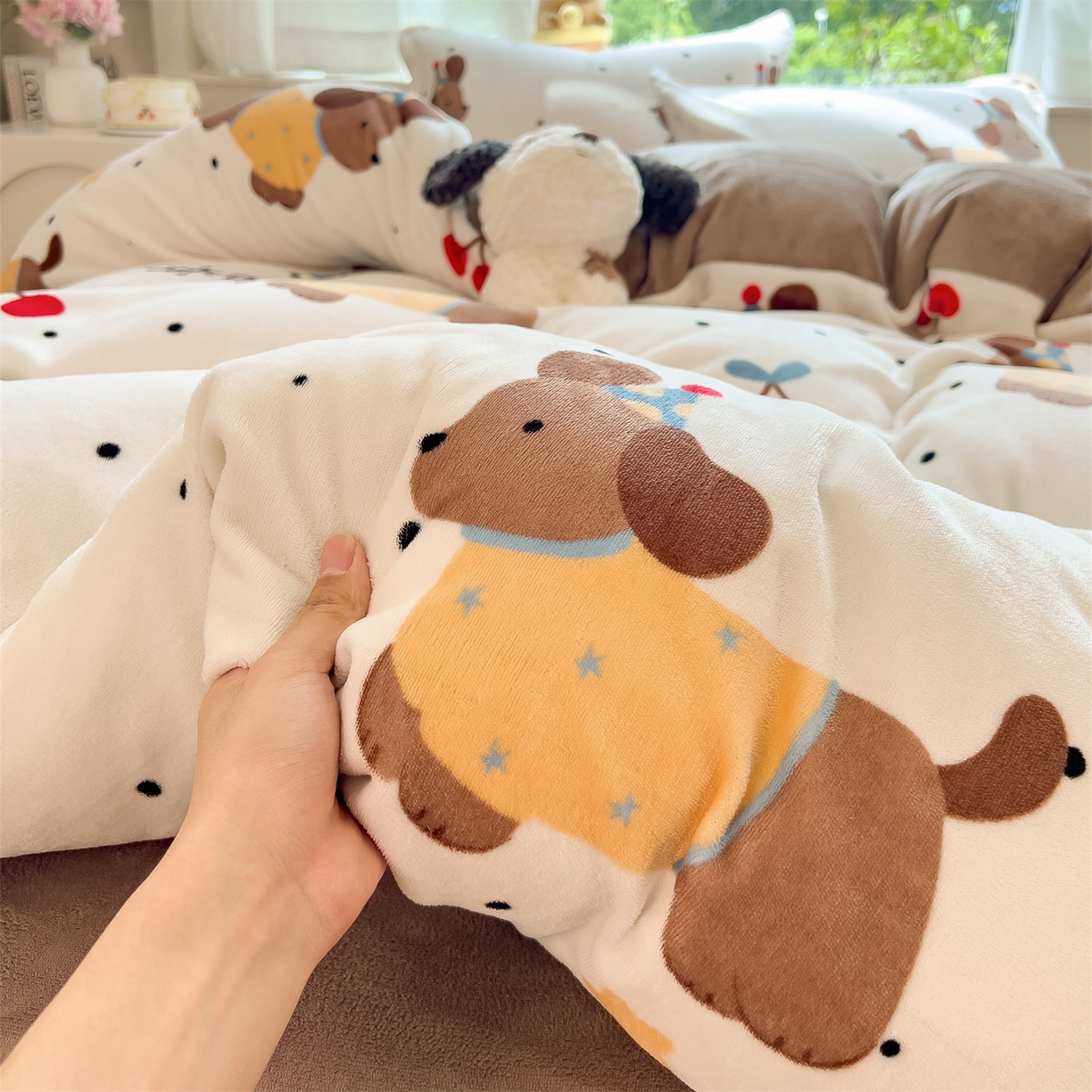 91家纺网 家纺一手货源 找家纺 布凡家居 2026新款190g高克重牛奶绒印花四件套 晚安腊肠狗