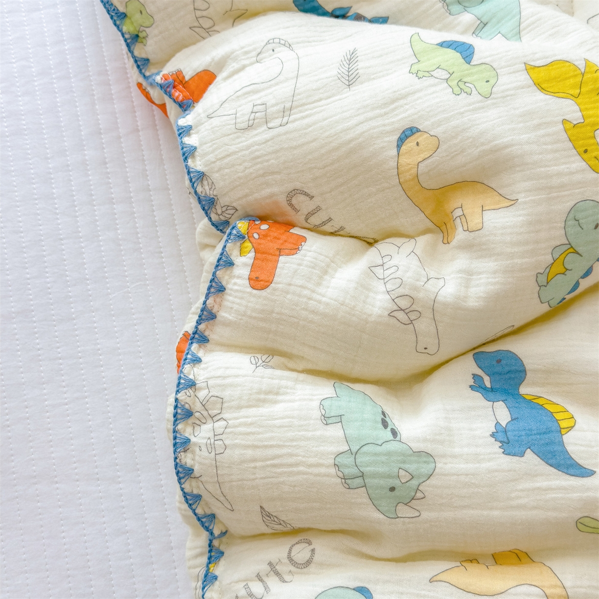 91家纺网 家纺一手货源 找家纺 布凡家居 2026新款A类全棉皱皱纱大豆纤维春秋被秋冬被全棉纱布婴儿被全棉学生秋冬被 冬被-恐龙岛