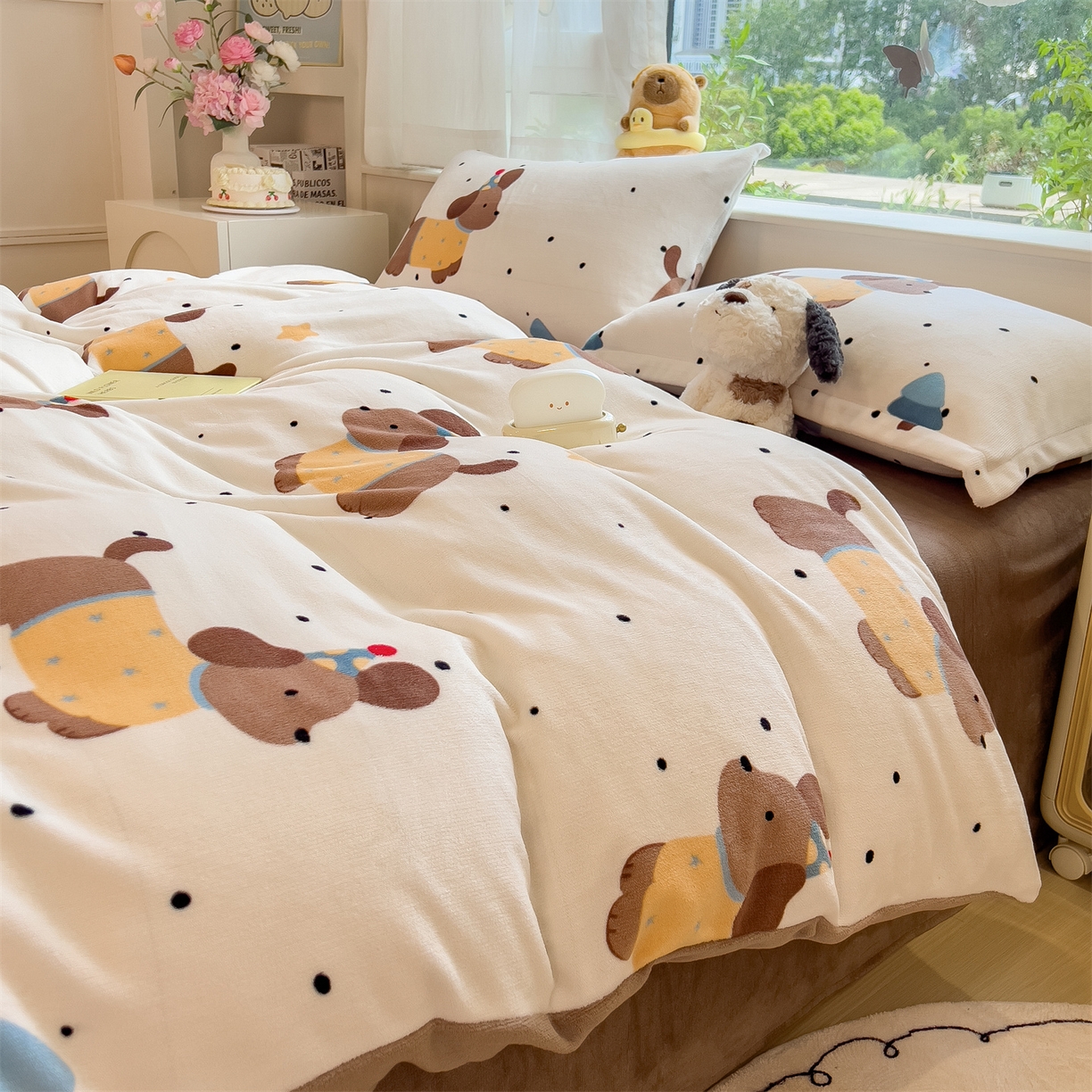 91家纺网 家纺一手货源 找家纺 布凡家居 2026新款190g高克重牛奶绒印花四件套 晚安腊肠狗