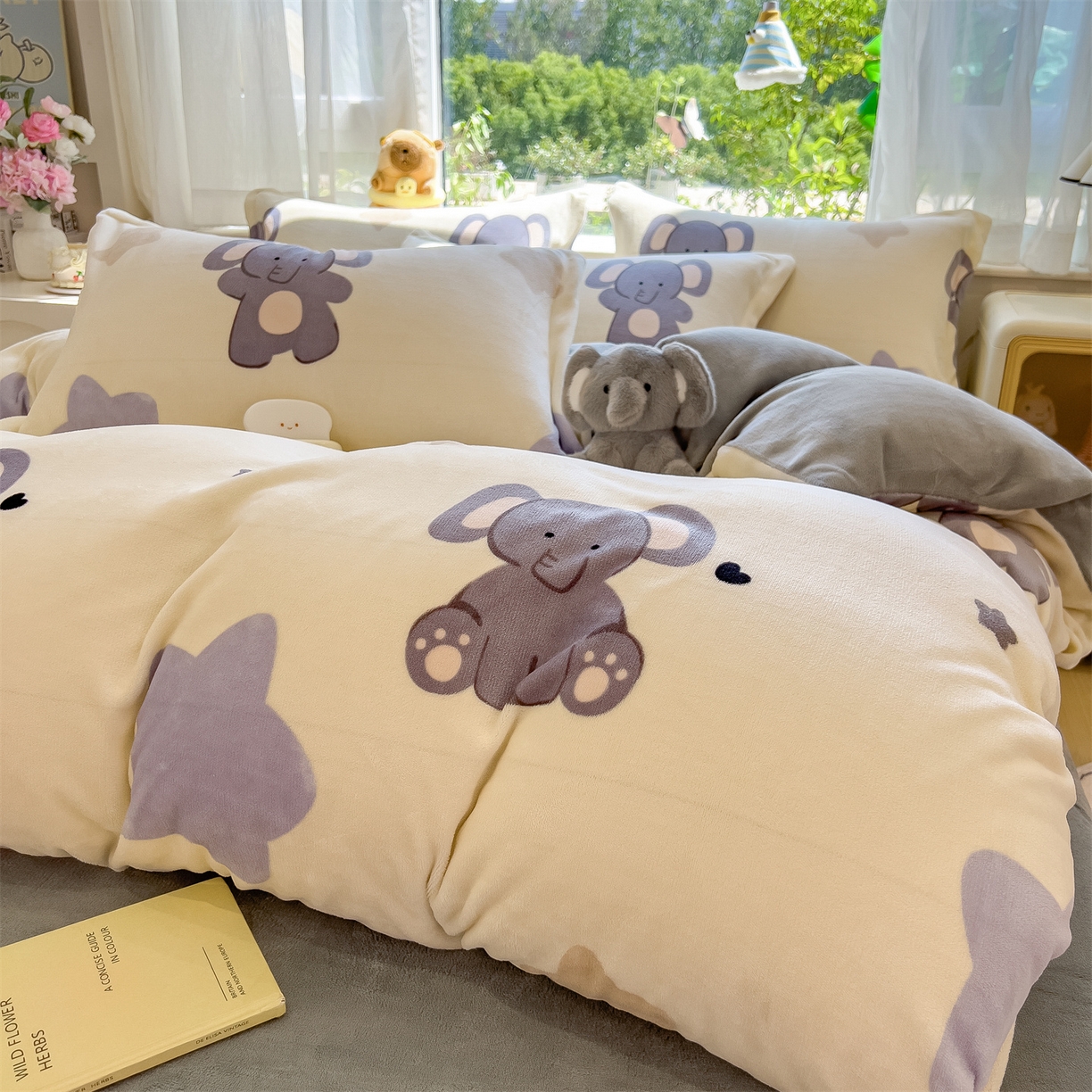 91家纺网 家纺一手货源 找家纺 布凡家居 2026新款190g高克重牛奶绒印花四件套 星星小象