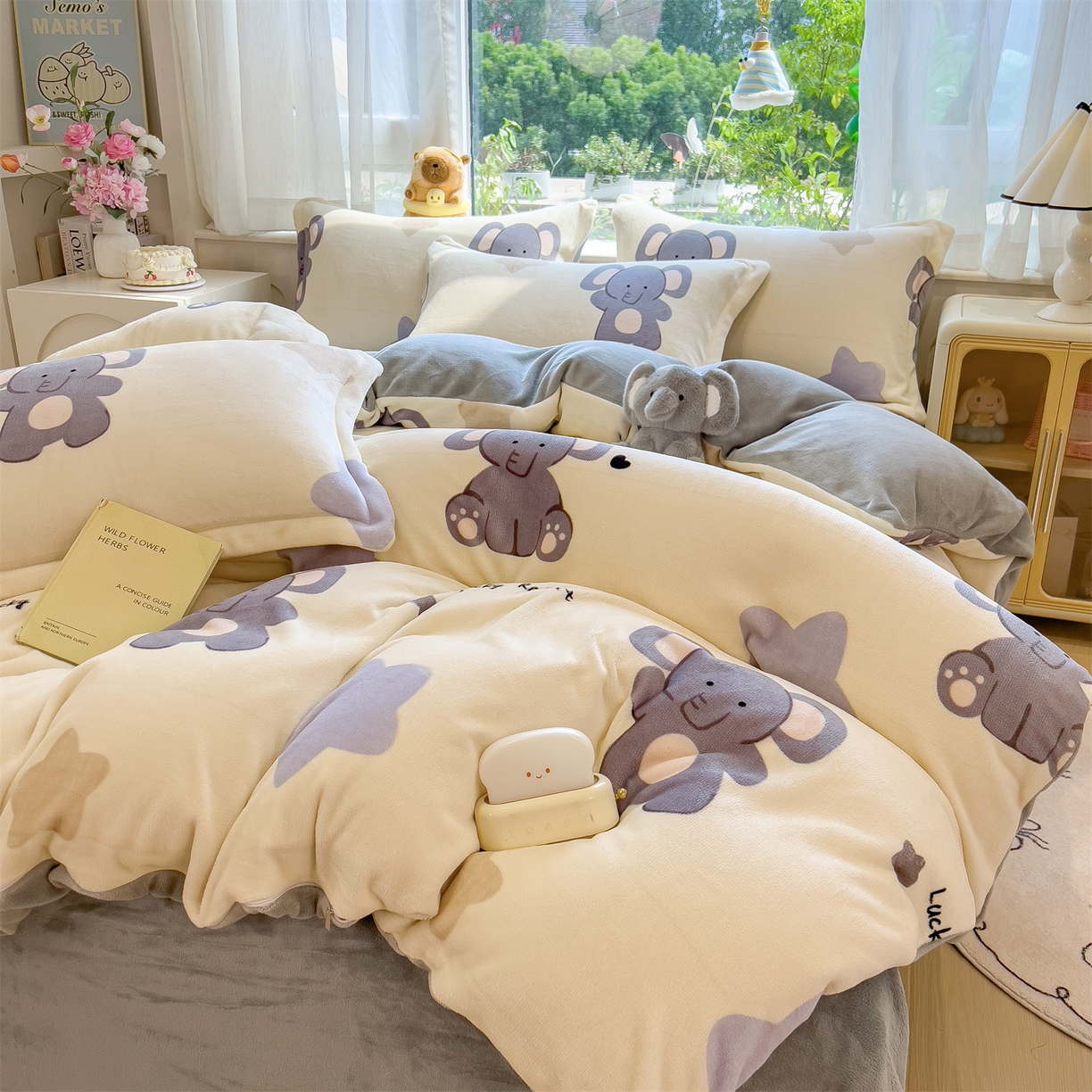 91家纺网 家纺一手货源 找家纺 布凡家居 2026新款190g高克重牛奶绒印花四件套 星星小象