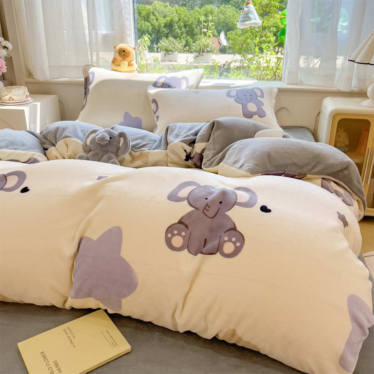 91家纺网 家纺一手货源 找家纺 布凡家居 2026新款190g高克重牛奶绒印花四件套 星星小象