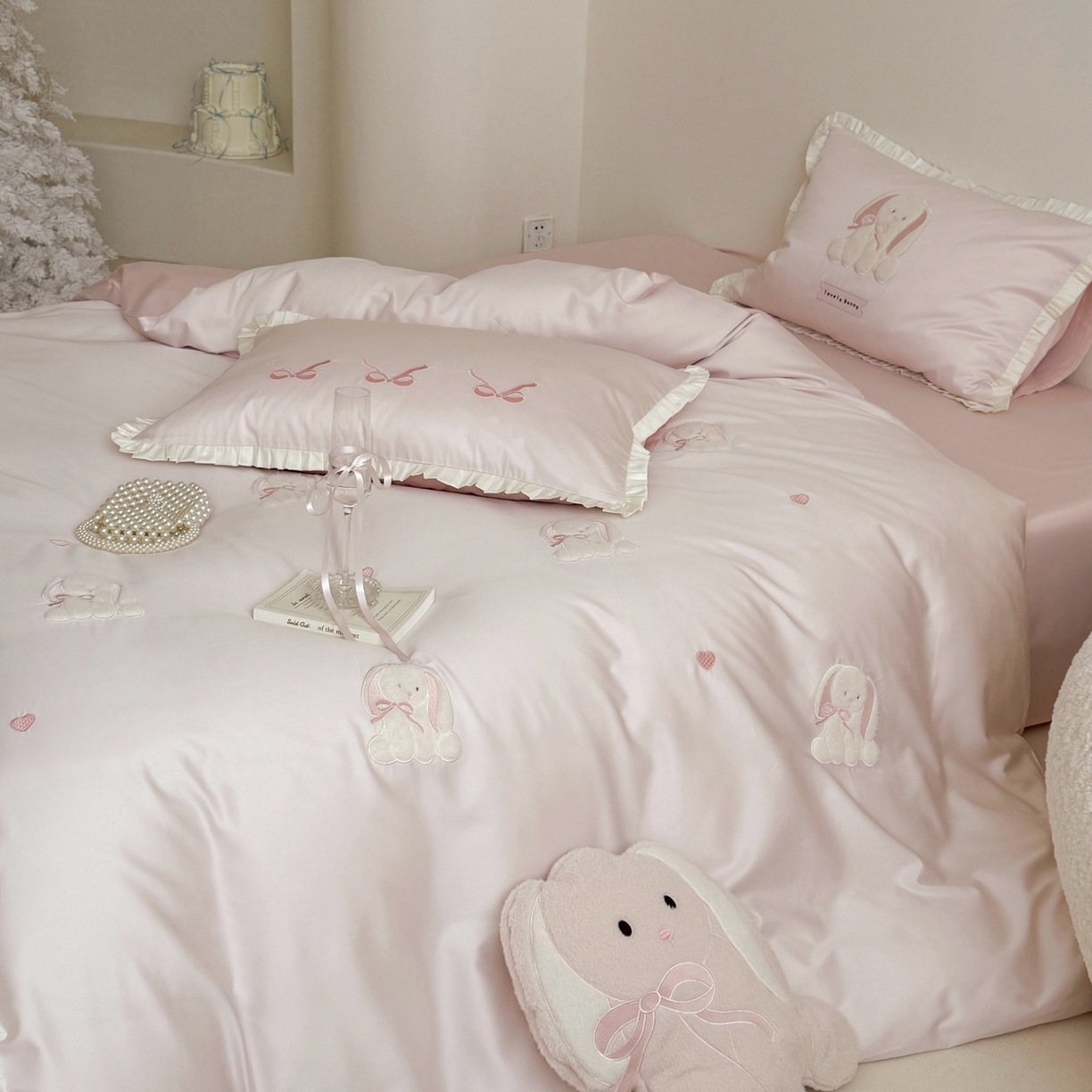 91家纺网 家纺一手货源 找家纺 （总）鹿班家居 2026春夏新款100s长绒棉纯棉贴布绣四件套-萌兔日记（标准会员-20元）