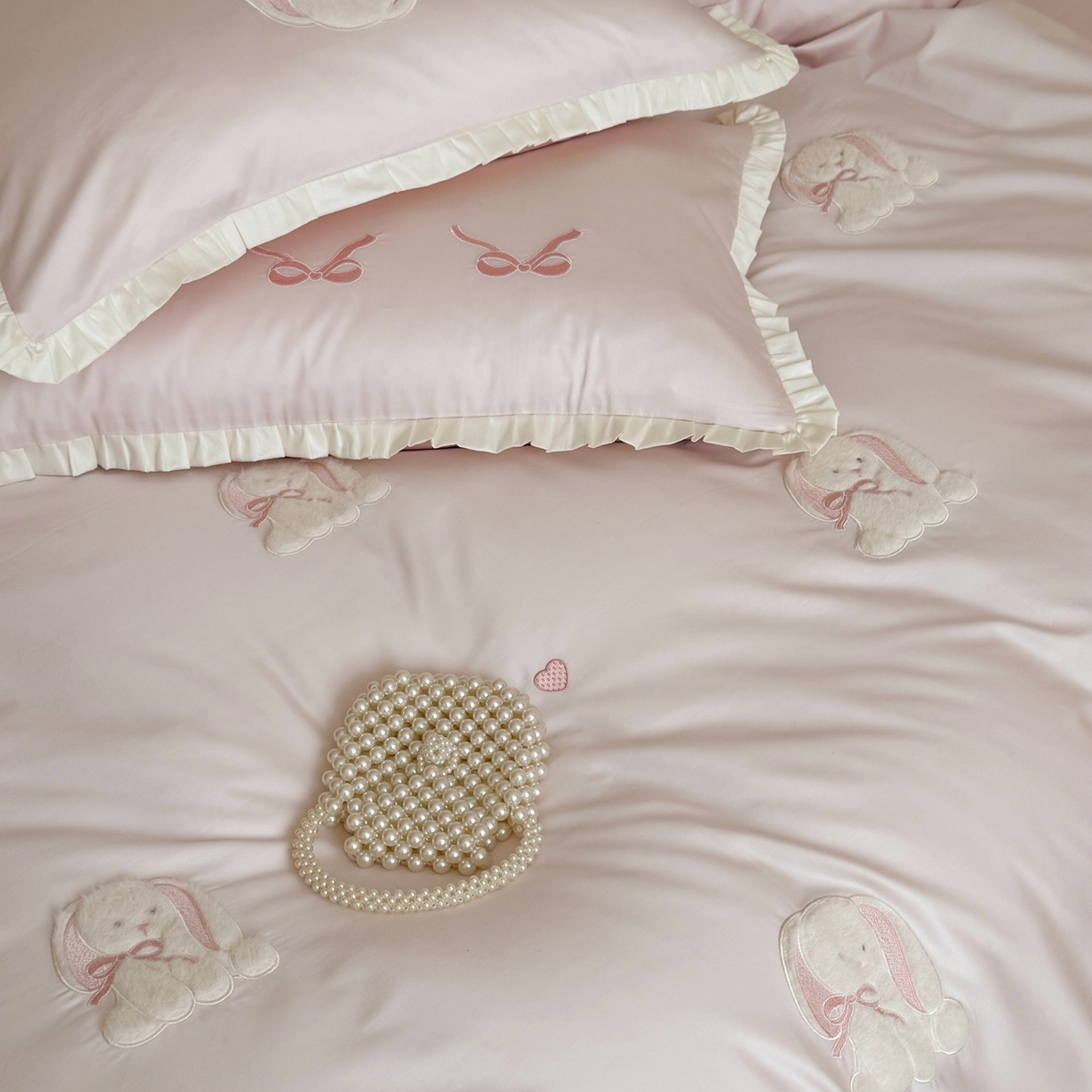 91家纺网 家纺一手货源 找家纺 鹿班家居 2026春夏新款100s长绒棉纯棉贴布绣四件套-萌兔日记（标准会员-20元） 萌兔日记-粉色