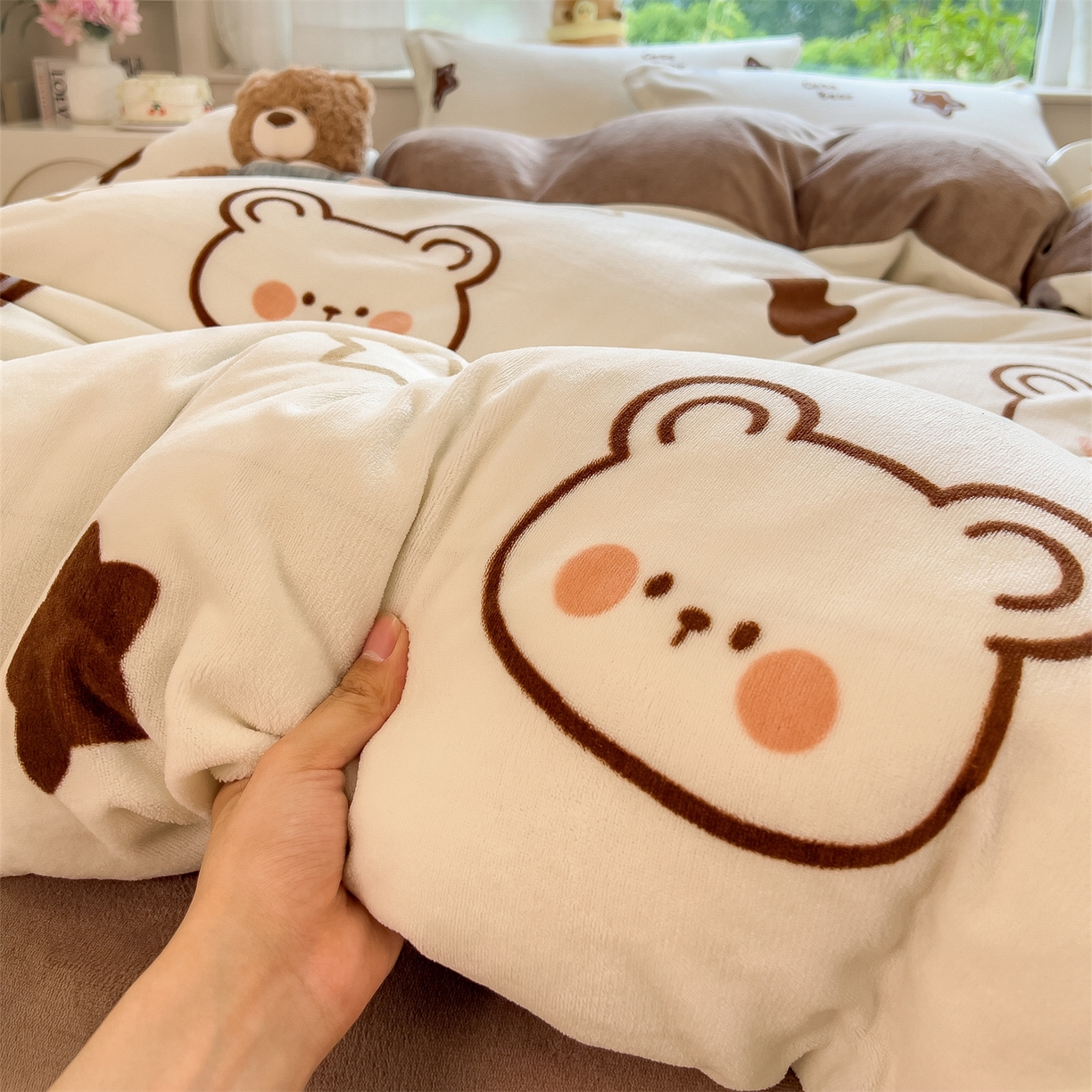 91家纺网 家纺一手货源 找家纺 布凡家居 2026新款190g高克重牛奶绒印花四件套 星星小熊