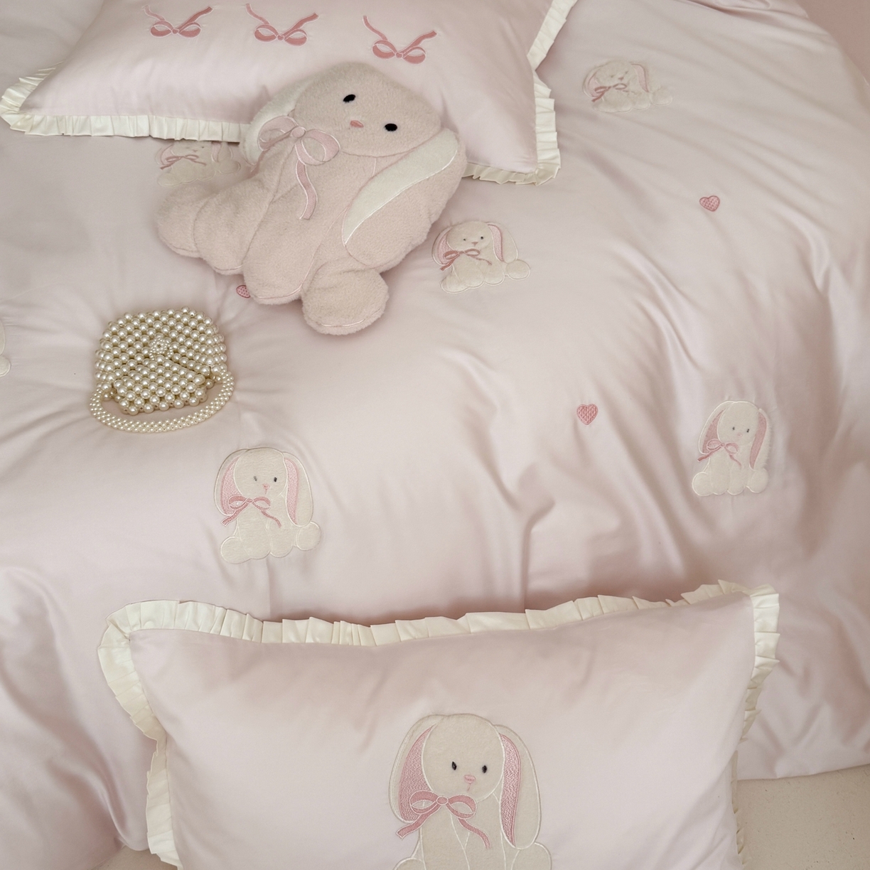 91家纺网 家纺一手货源 找家纺 鹿班家居 2026春夏新款100s长绒棉纯棉贴布绣四件套-萌兔日记（标准会员-20元） 萌兔日记-粉色