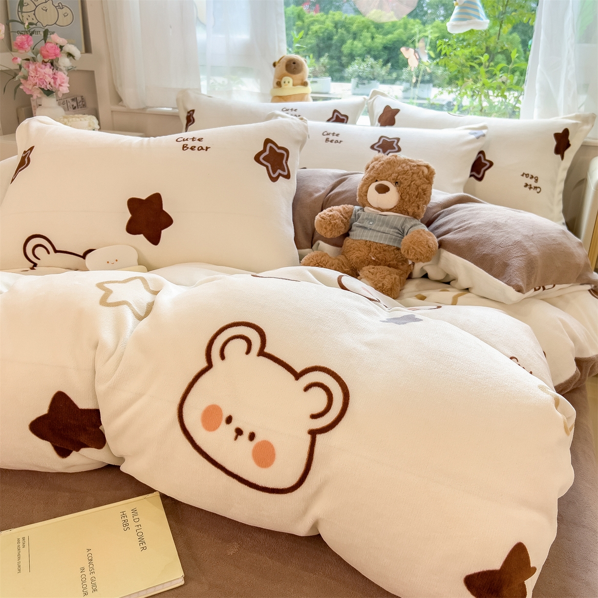 91家纺网 家纺一手货源 找家纺 布凡家居 2026新款190g高克重牛奶绒印花四件套 星星小熊