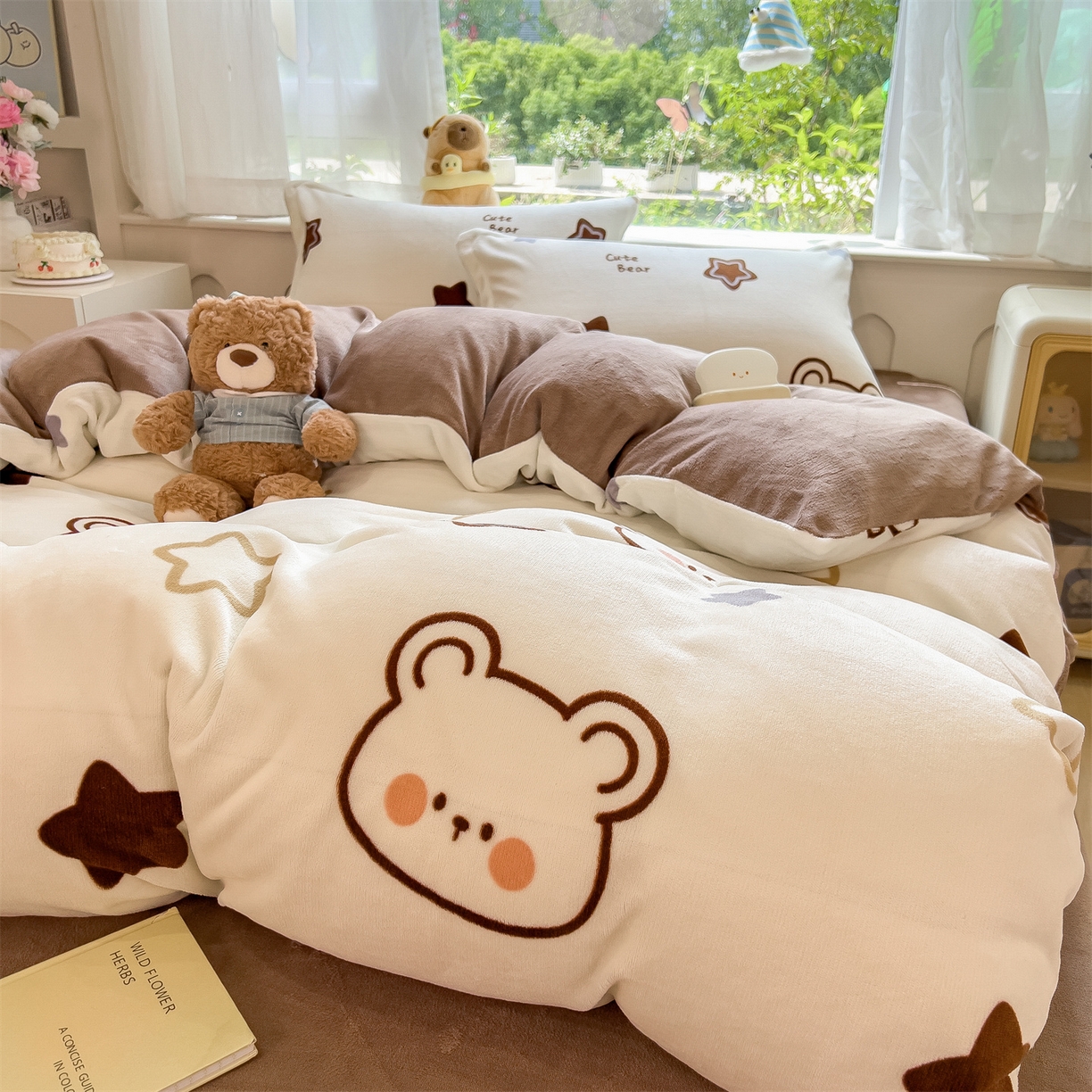 91家纺网 家纺一手货源 找家纺 布凡家居 2026新款190g高克重牛奶绒印花四件套 星星小熊