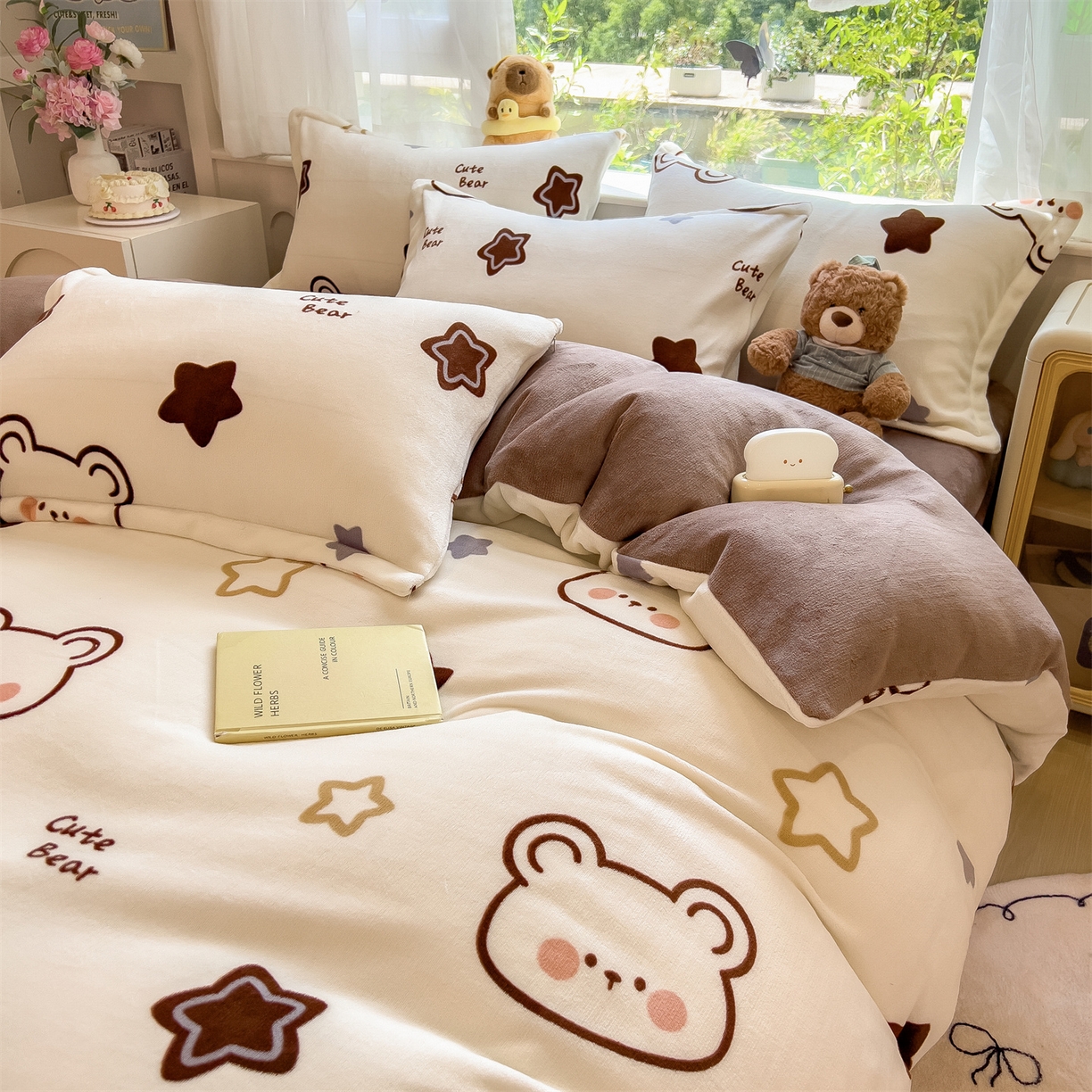 91家纺网 家纺一手货源 找家纺 布凡家居 2026新款190g高克重牛奶绒印花四件套 星星小熊