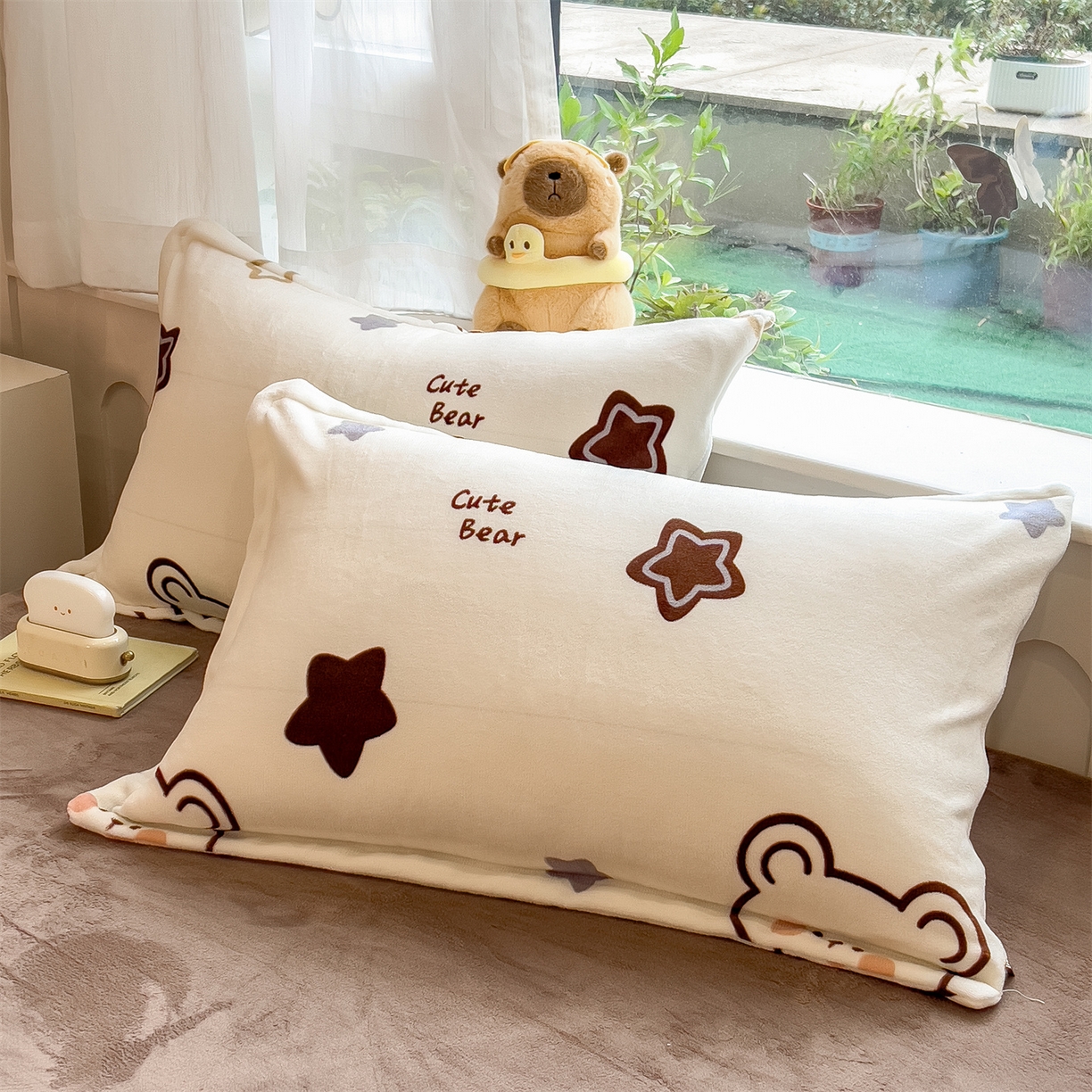 91家纺网 家纺一手货源 找家纺 布凡家居 2026新款190g高克重牛奶绒印花四件套 星星小熊