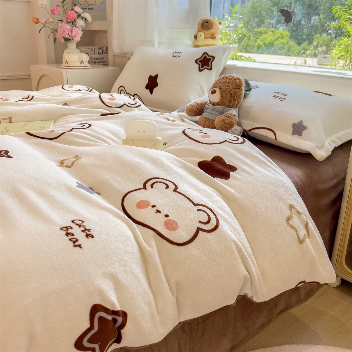 91家纺网 家纺一手货源 找家纺 布凡家居 2026新款190g高克重牛奶绒印花四件套 星星小熊