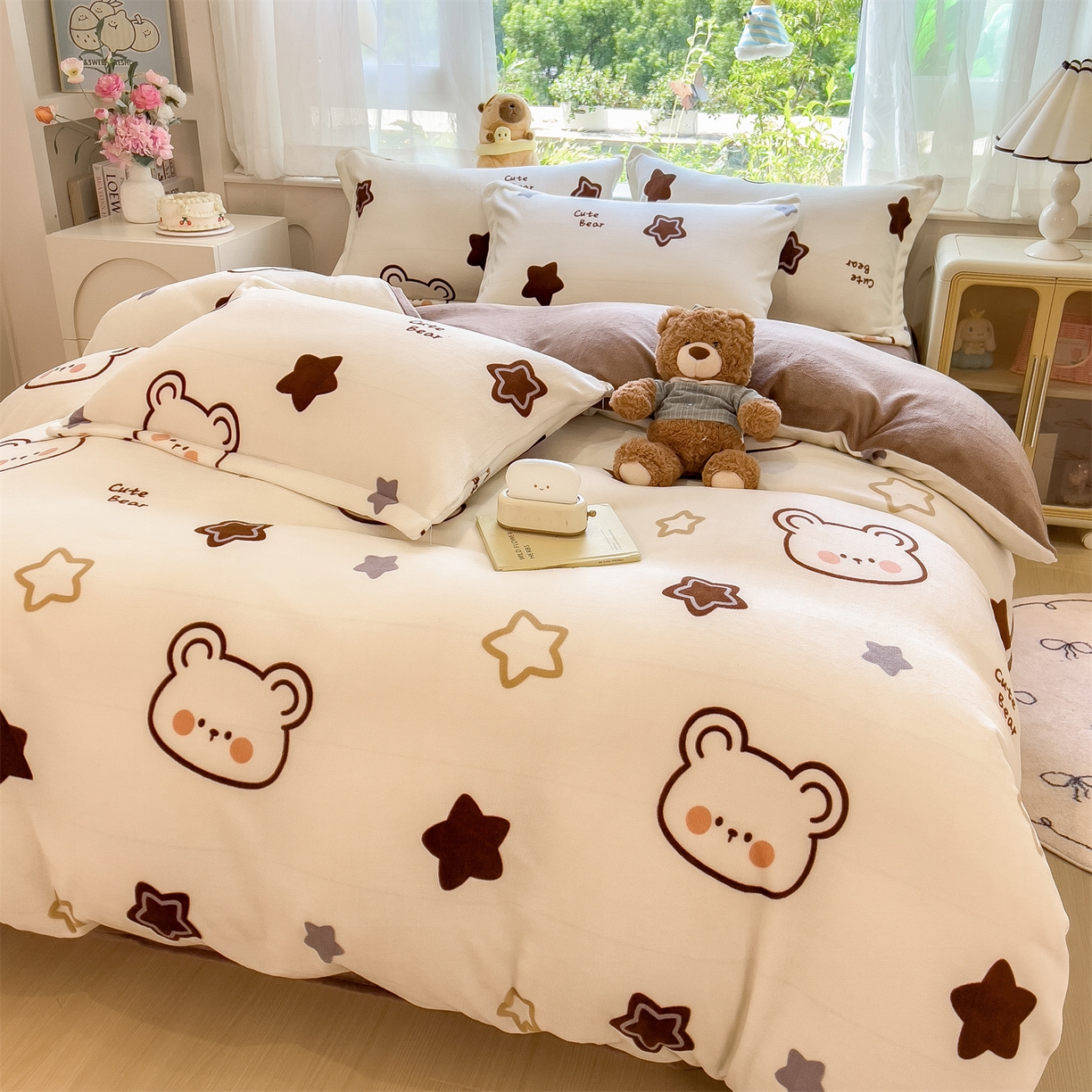 91家纺网 家纺一手货源 找家纺 布凡家居 2026新款190g高克重牛奶绒印花四件套 星星小熊