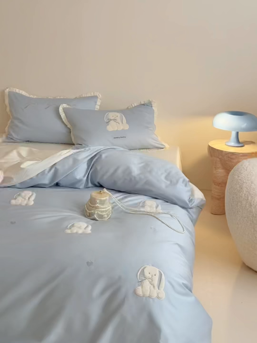 91家纺网 家纺一手货源 找家纺 鹿班家居 2026春夏新款100s长绒棉纯棉贴布绣四件套-萌兔日记（标准会员-20元） 萌兔日记-蓝色