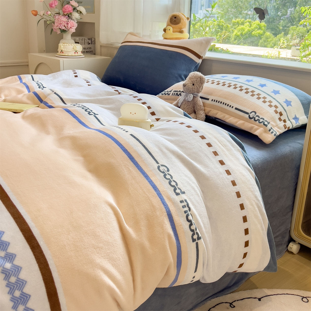 91家纺网 家纺一手货源 找家纺 布凡家居 2026新款190g高克重牛奶绒印花四件套 星影