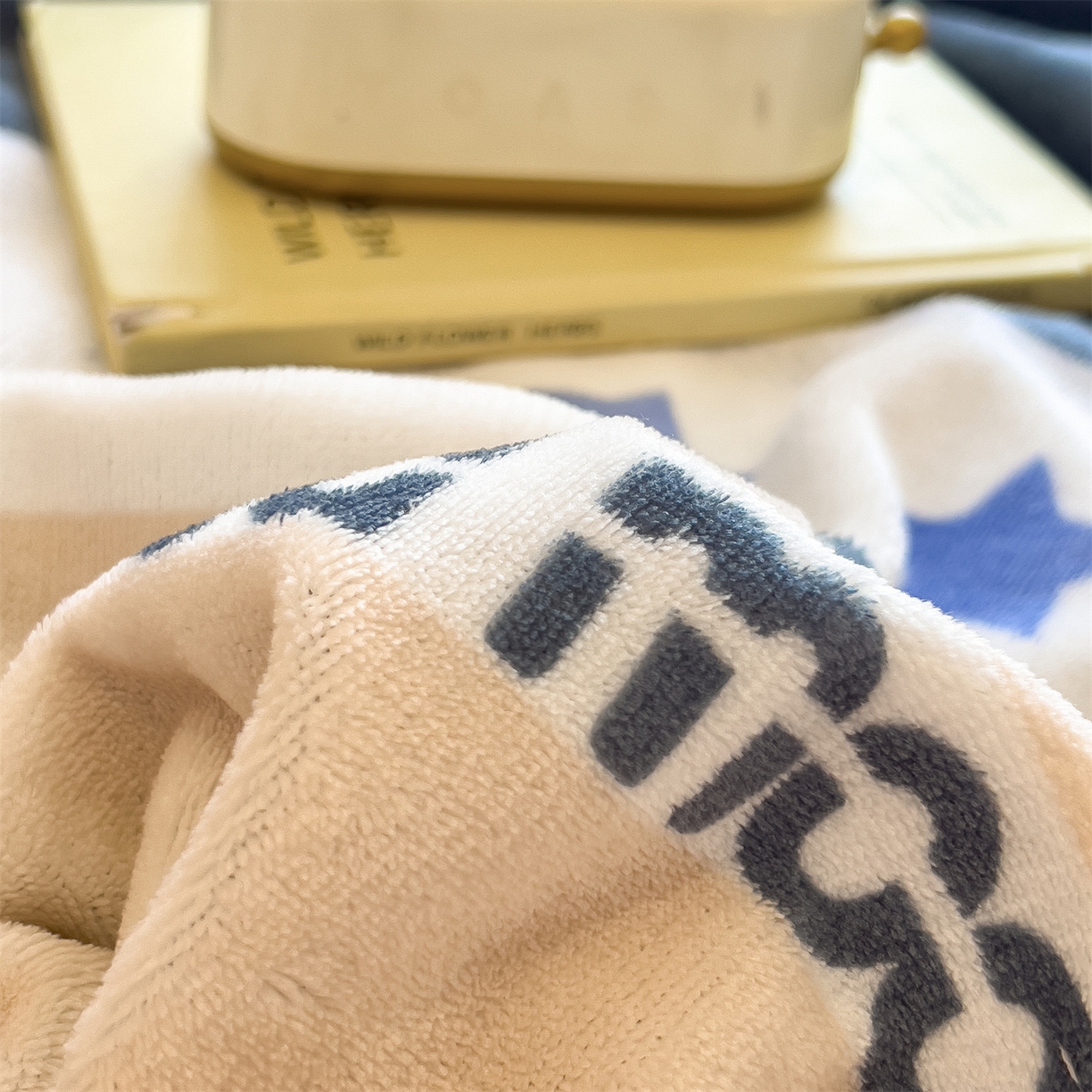 91家纺网 家纺一手货源 找家纺 布凡家居 2026新款190g高克重牛奶绒印花四件套 星影