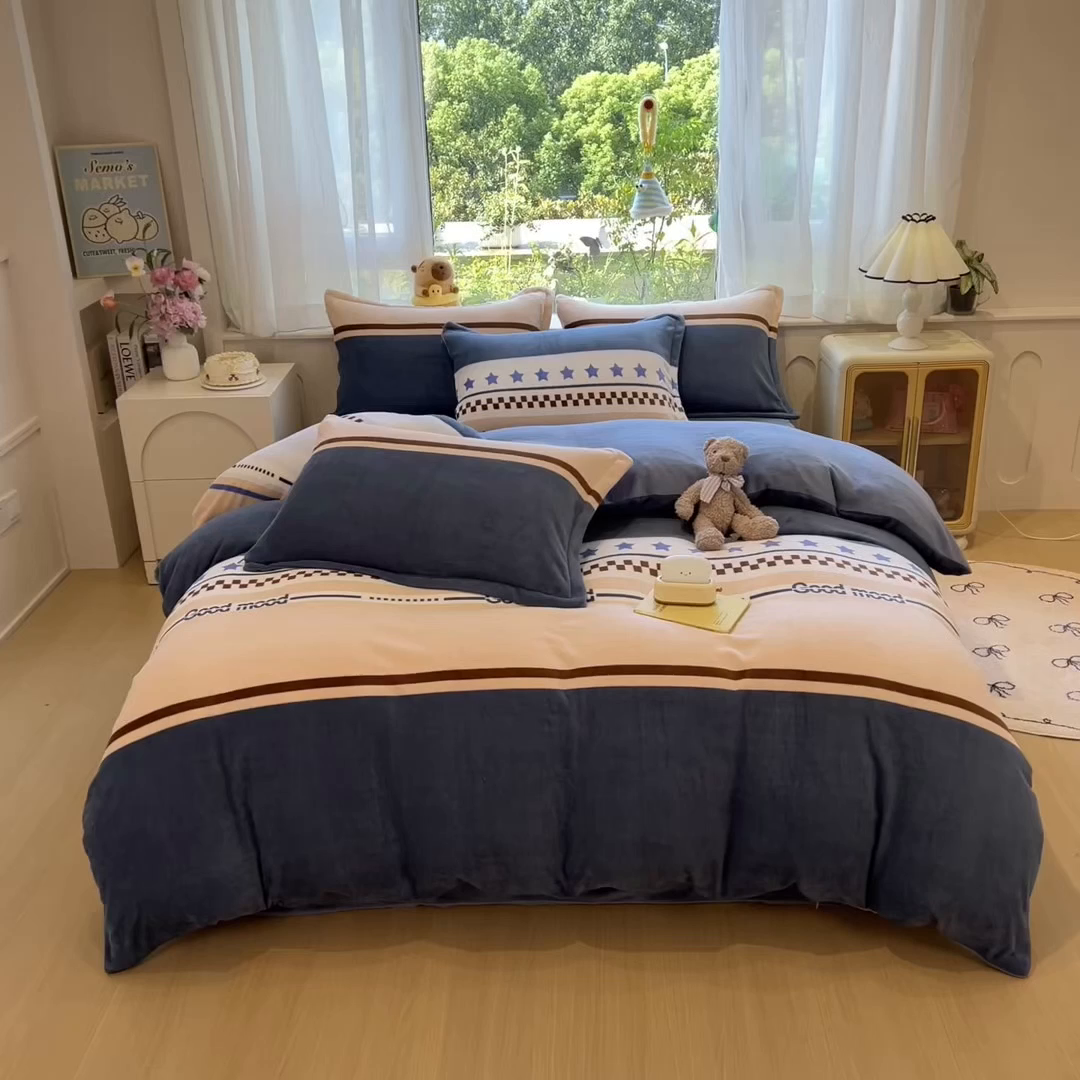 91家纺网 家纺一手货源 找家纺 布凡家居 2026新款190g高克重牛奶绒印花四件套 星影