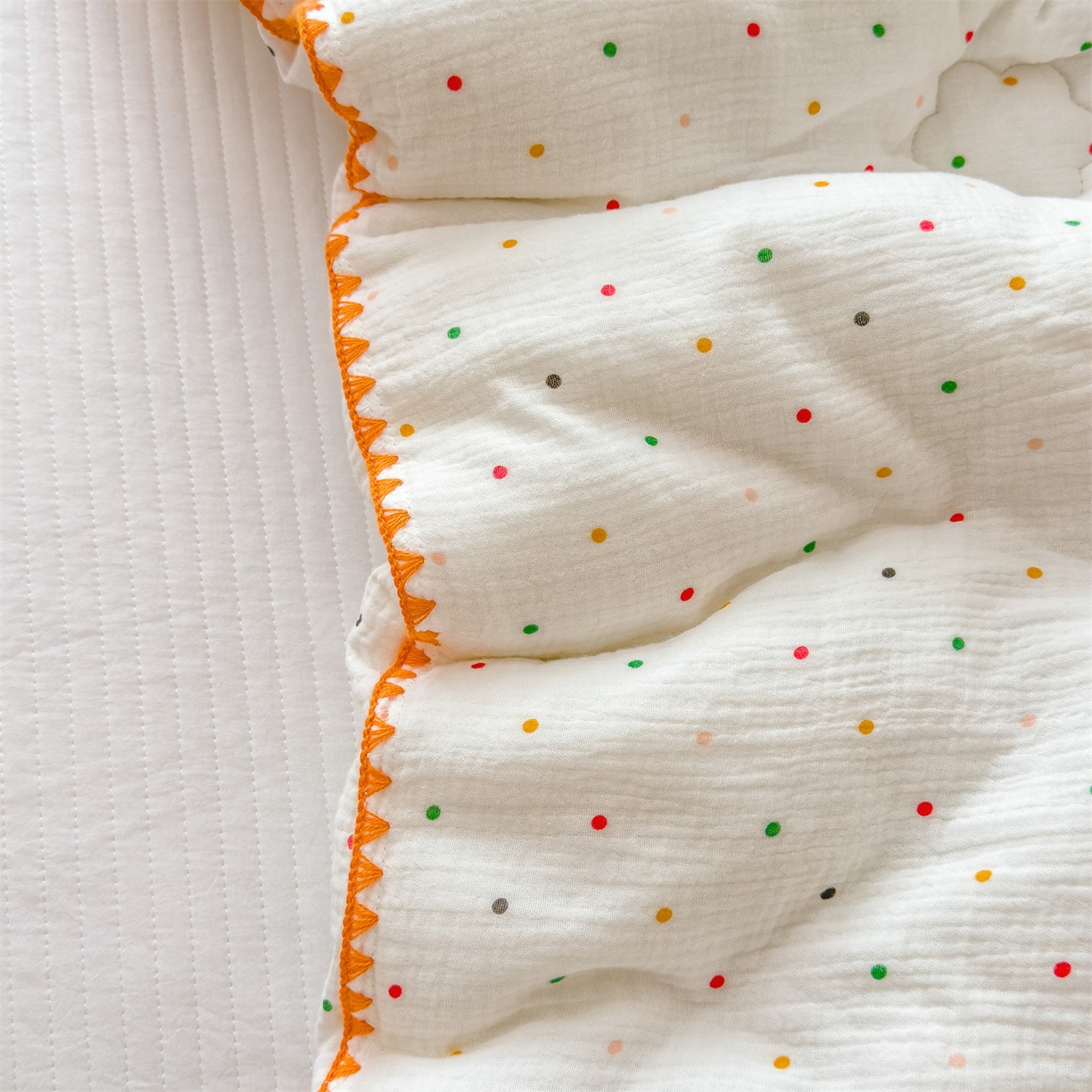 91家纺网 家纺一手货源 找家纺 布凡家居 2026新款A类全棉皱皱纱大豆纤维春秋被秋冬被全棉纱布婴儿被全棉学生秋冬被 冬被-小波点