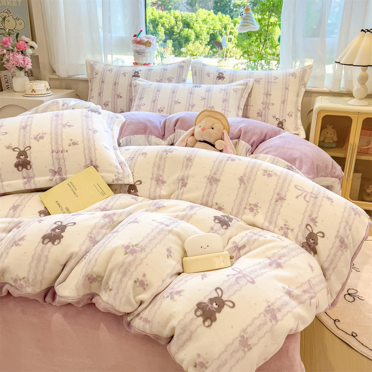 91家纺网 家纺一手货源 找家纺 布凡家居 2026新款190g高克重牛奶绒印花四件套 薰衣草兔