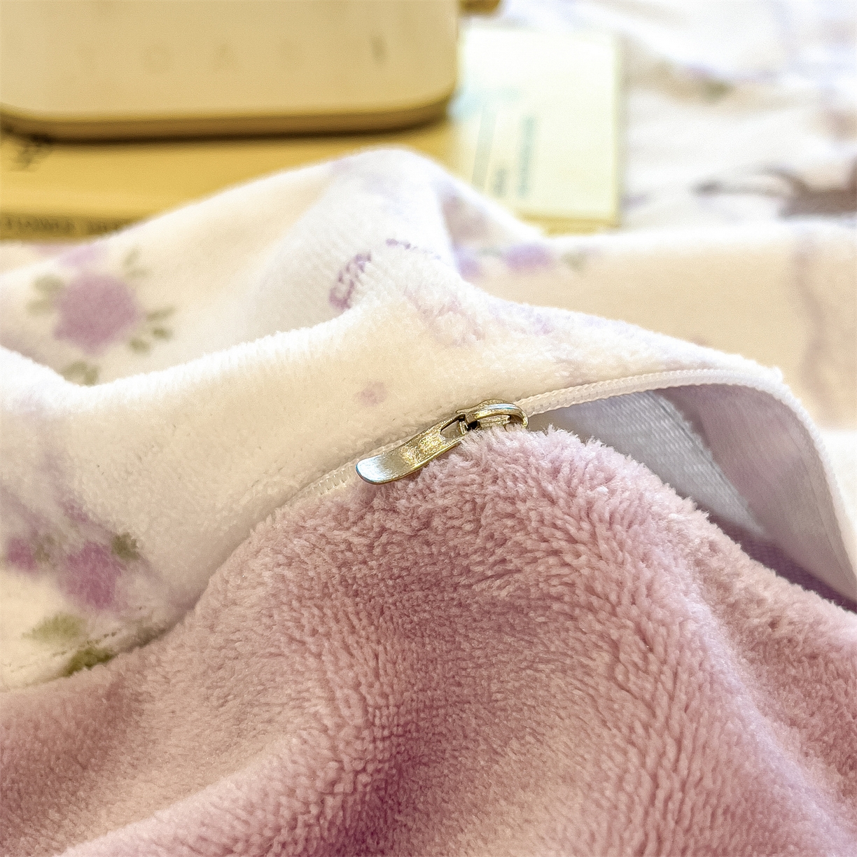 91家纺网 家纺一手货源 找家纺 布凡家居 2026新款190g高克重牛奶绒印花四件套 薰衣草兔