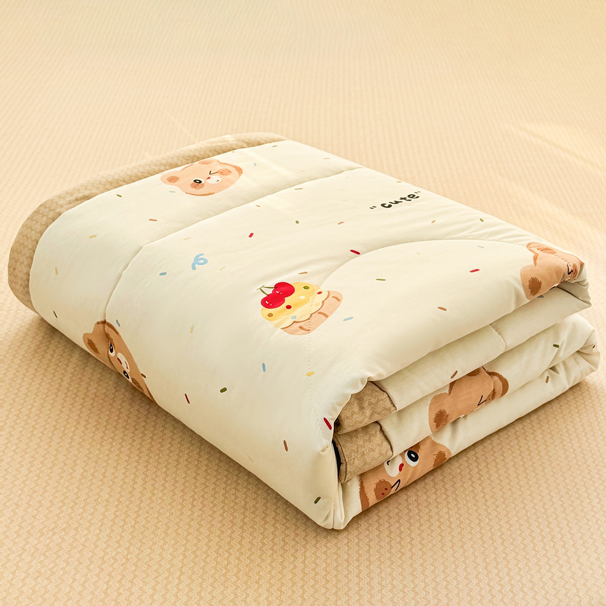 91家纺网 家纺一手货源 找家纺 寝美资家居 2026新款A类里外全棉夏凉被四件套-风格三 奶萌熊